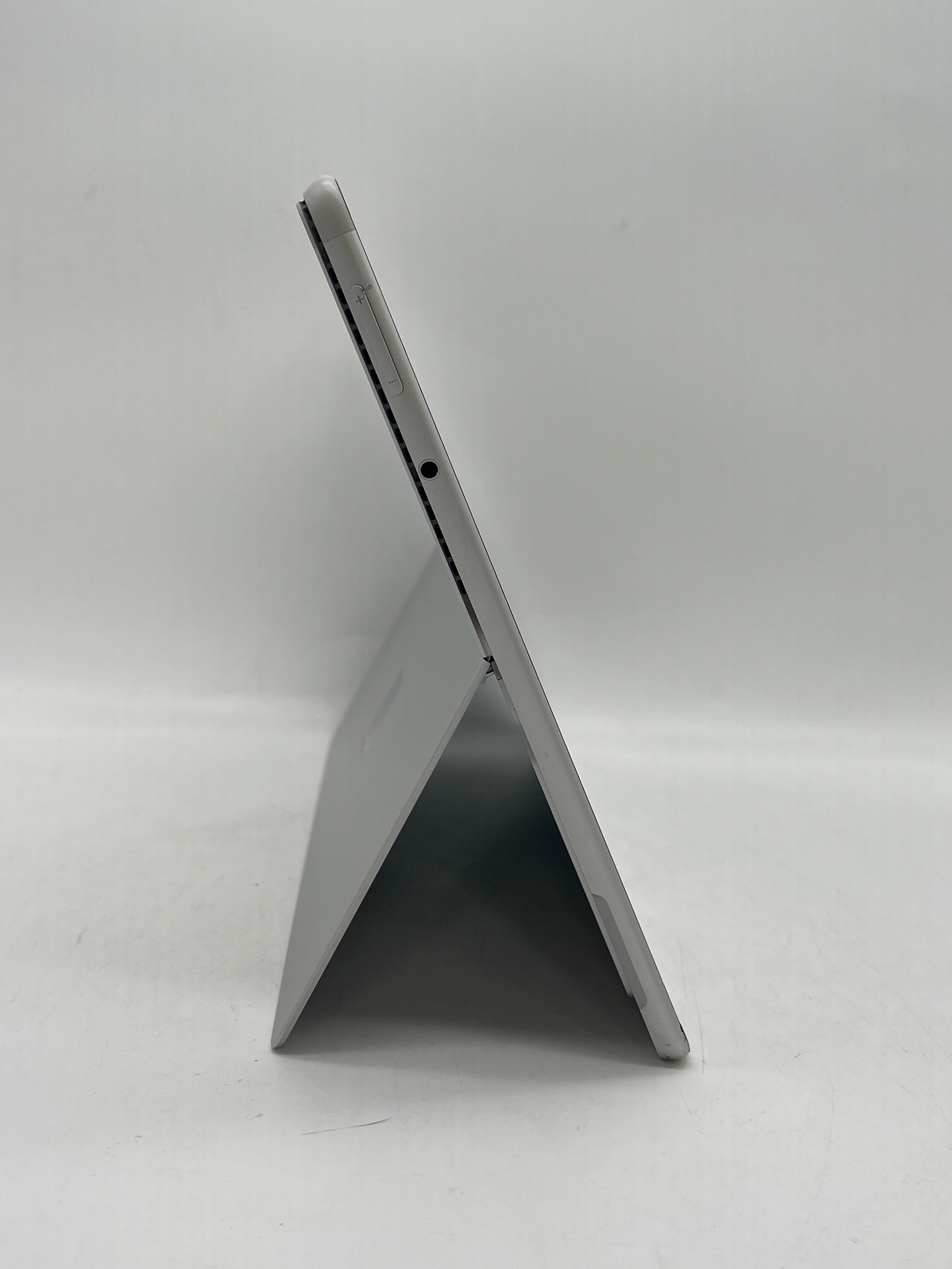 Microsoft Surface Pro 8 1982 i7-1185G7 16GB RAM 256GB SSD - Cracked screen