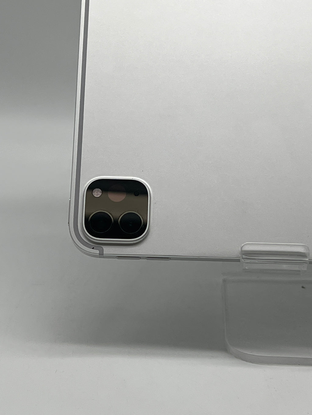 Apple iPad Pro 12.9" 4th Gen 256GB CELL + Wi Fi - Buttons Not Working