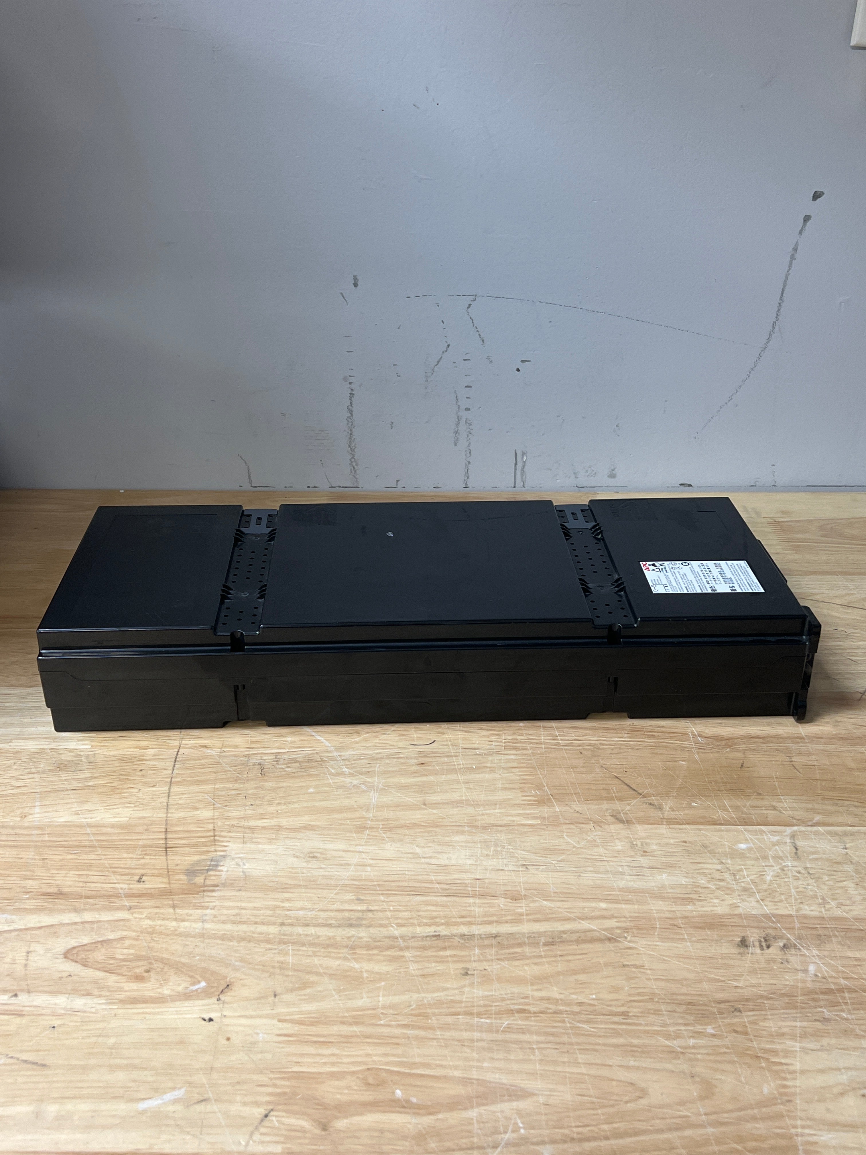 APCRBC141-UPC Replacement Battery for APC UPS Models: SRT2200RMXLA, SRT2200XLI