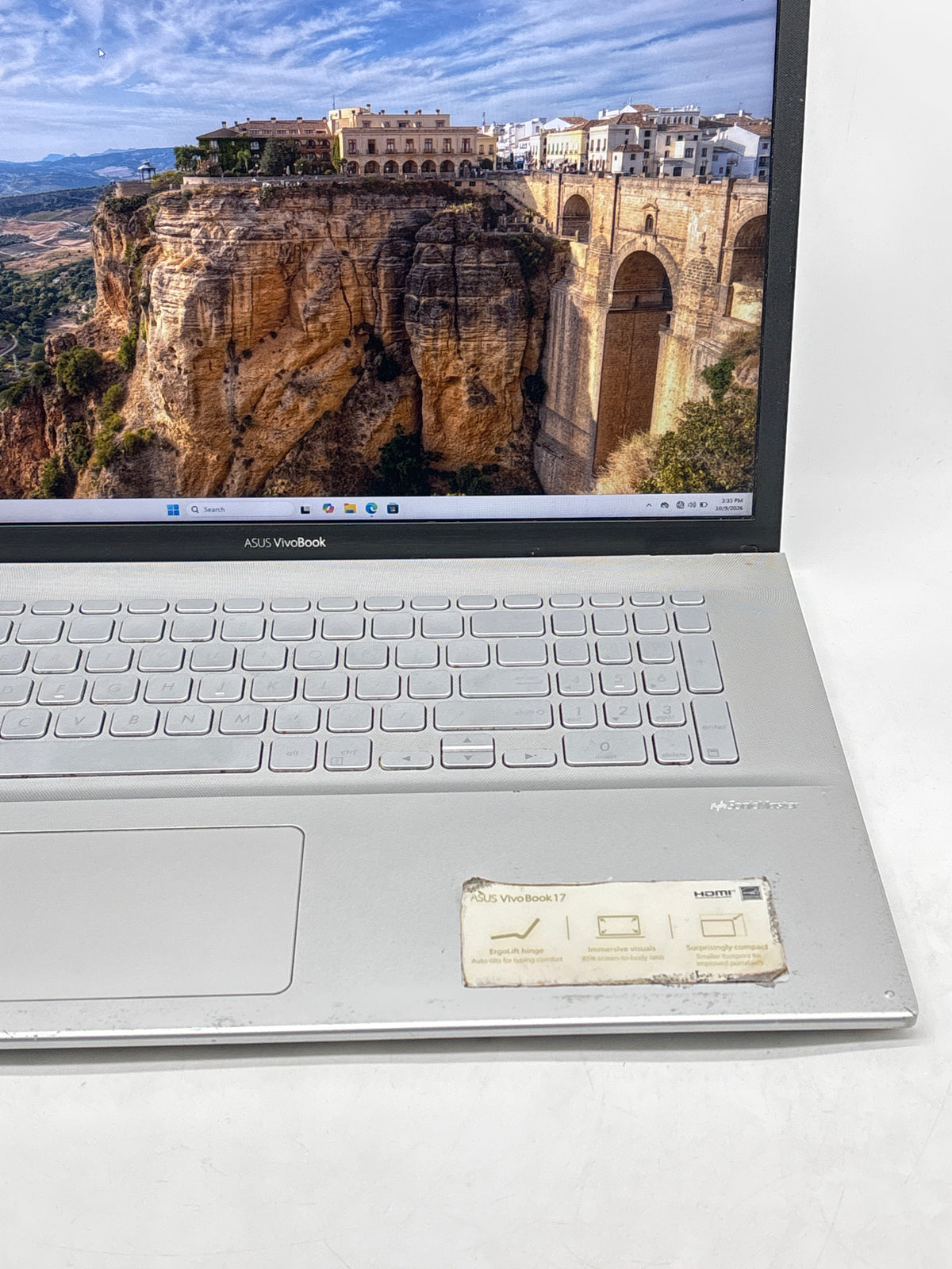 Asus VivoBook M712D 17.3in Ryzen 3 3250U 4GB RAM 256GB SSD - Used