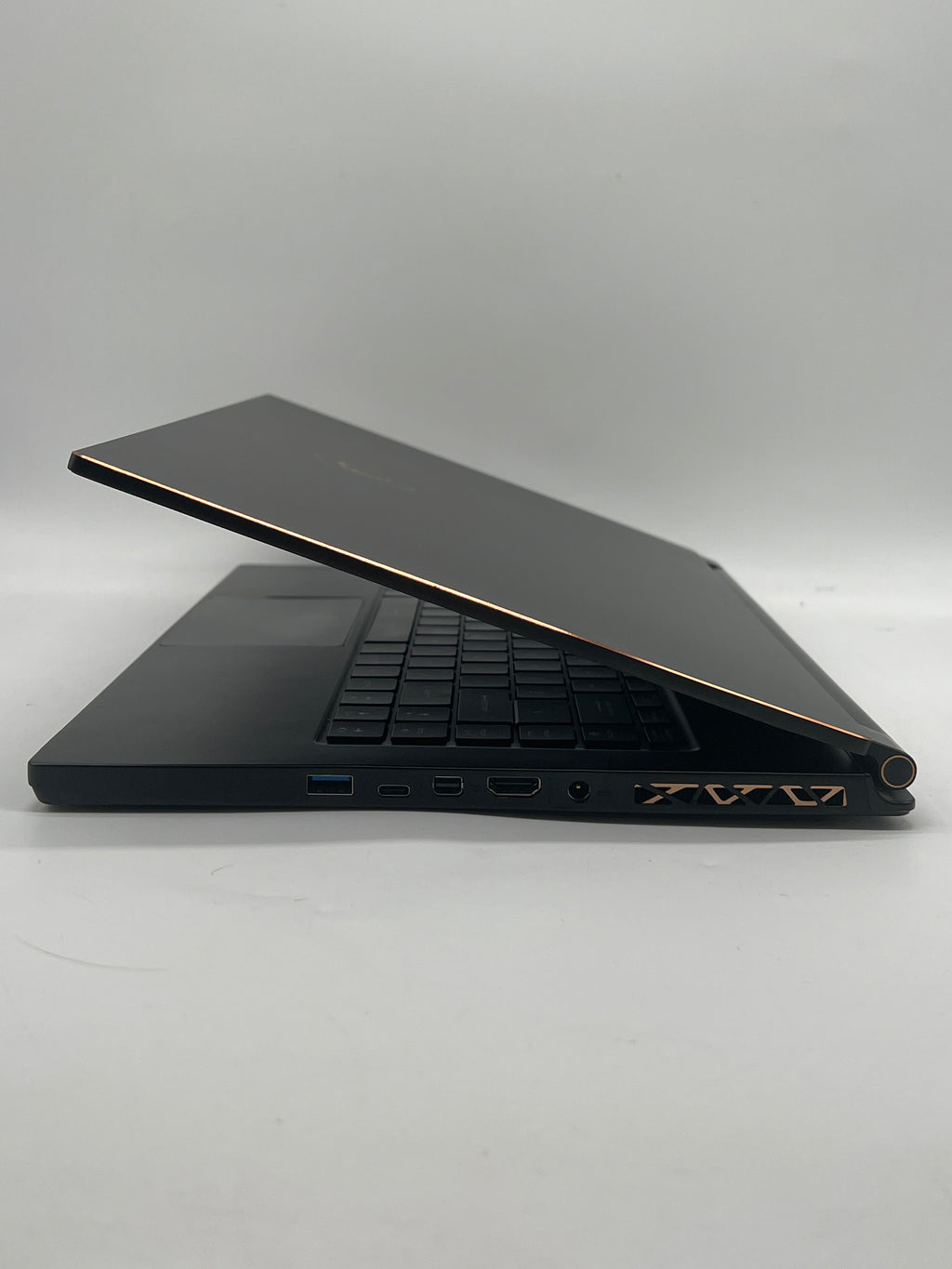 MSI GS65 Stealth Thin 8RE 15.6" Core i7-8750H 16GB RAM 256GB SSD - Used
