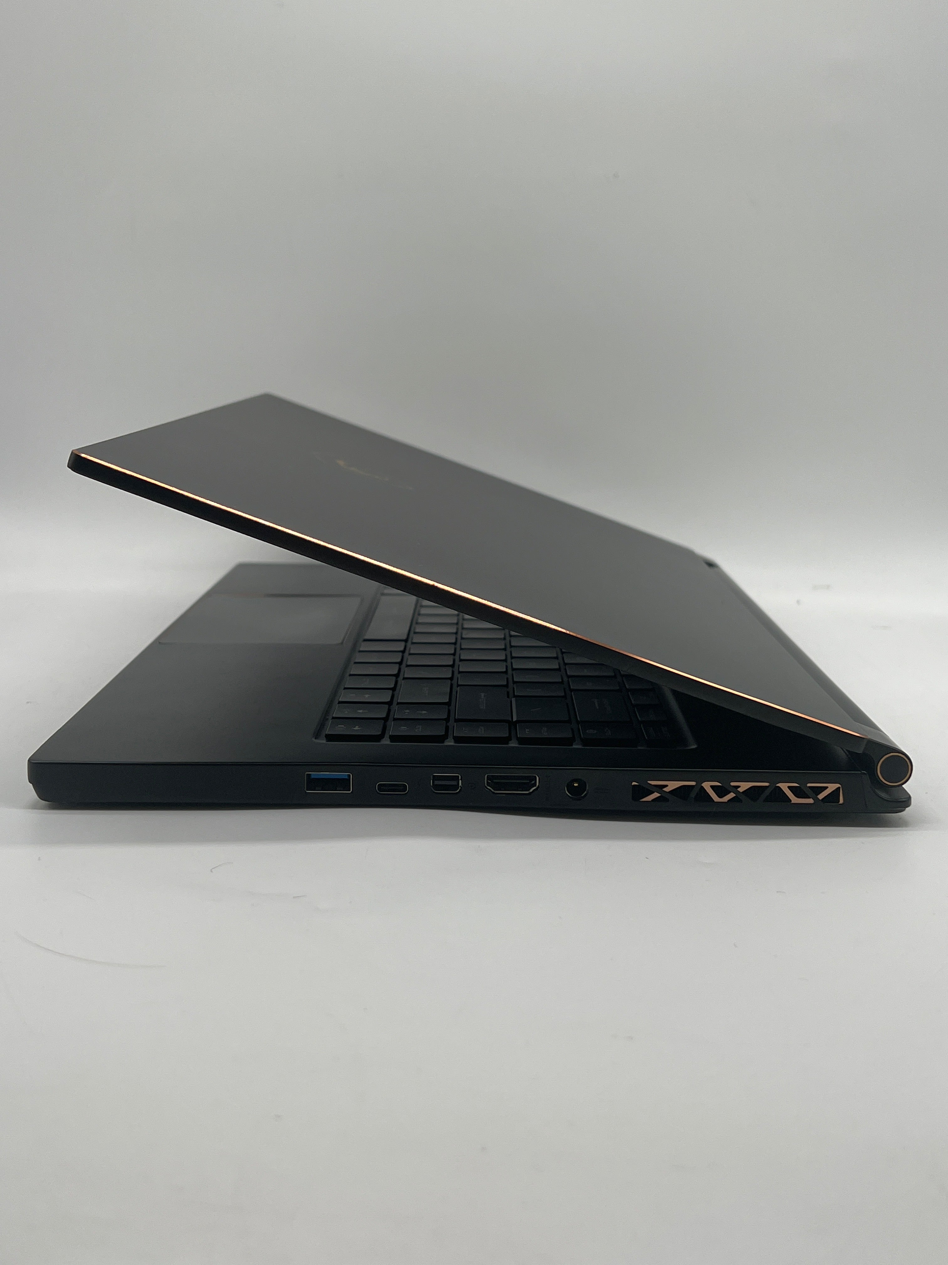 MSI GS65 Stealth Thin 8RE 15.6" Core i7-8750H 16GB RAM 256GB SSD - Used