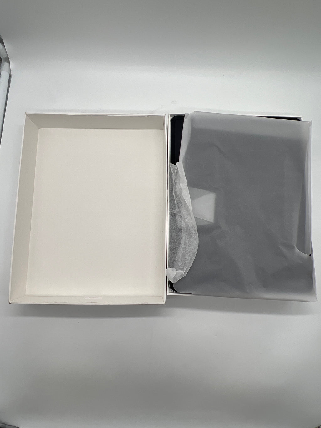 Apple iPad Air M2 (5th Gen, 13") A2898 - 256GB - Space Gray - Used With Box (Cycle count 20)