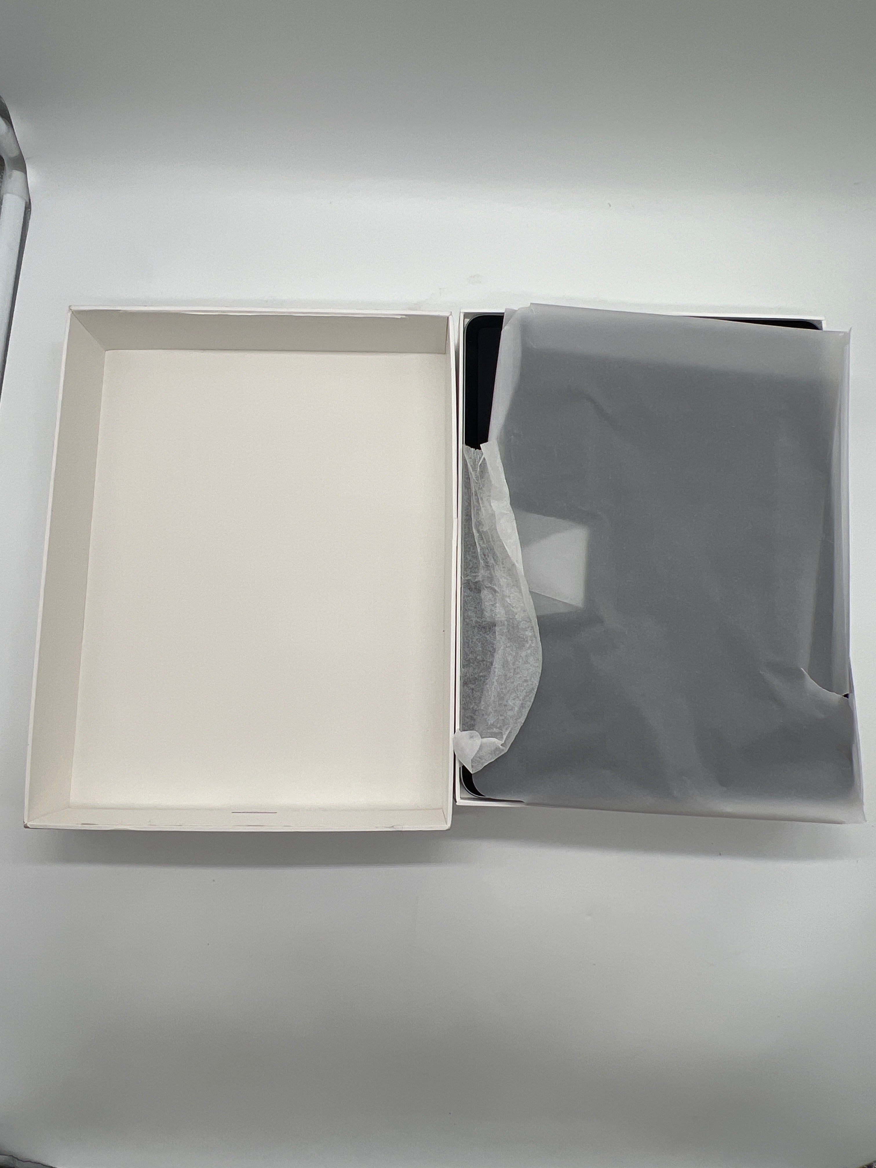 Apple iPad Air M2 (5th Gen, 13") A2898 - 256GB - Space Gray - Used With Box (Cycle count 20)
