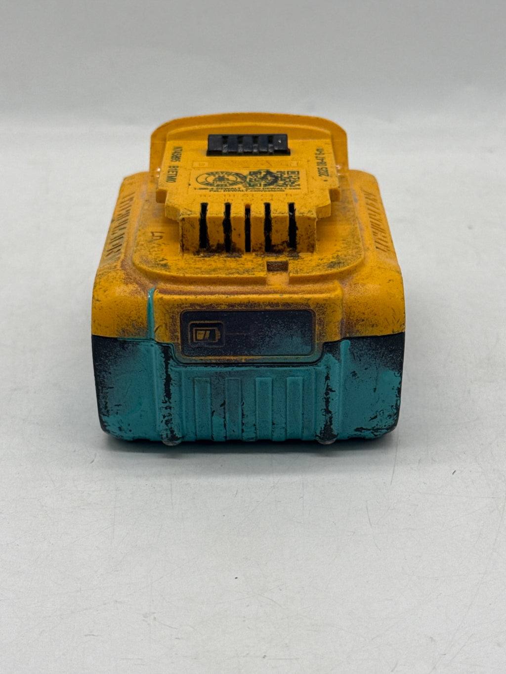DeWalt DCB205 20V MAX 5Ah Battery - Used