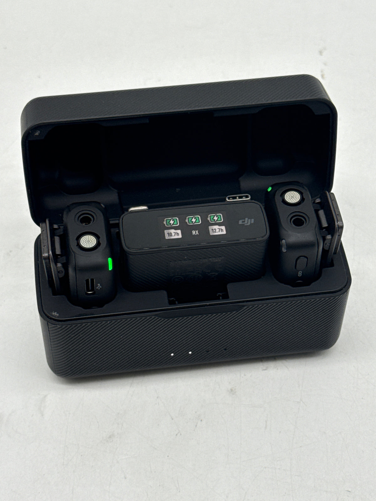 DJI Mic Wireless Microphone System 2 Transmitters Receiver Charging Case ASB01