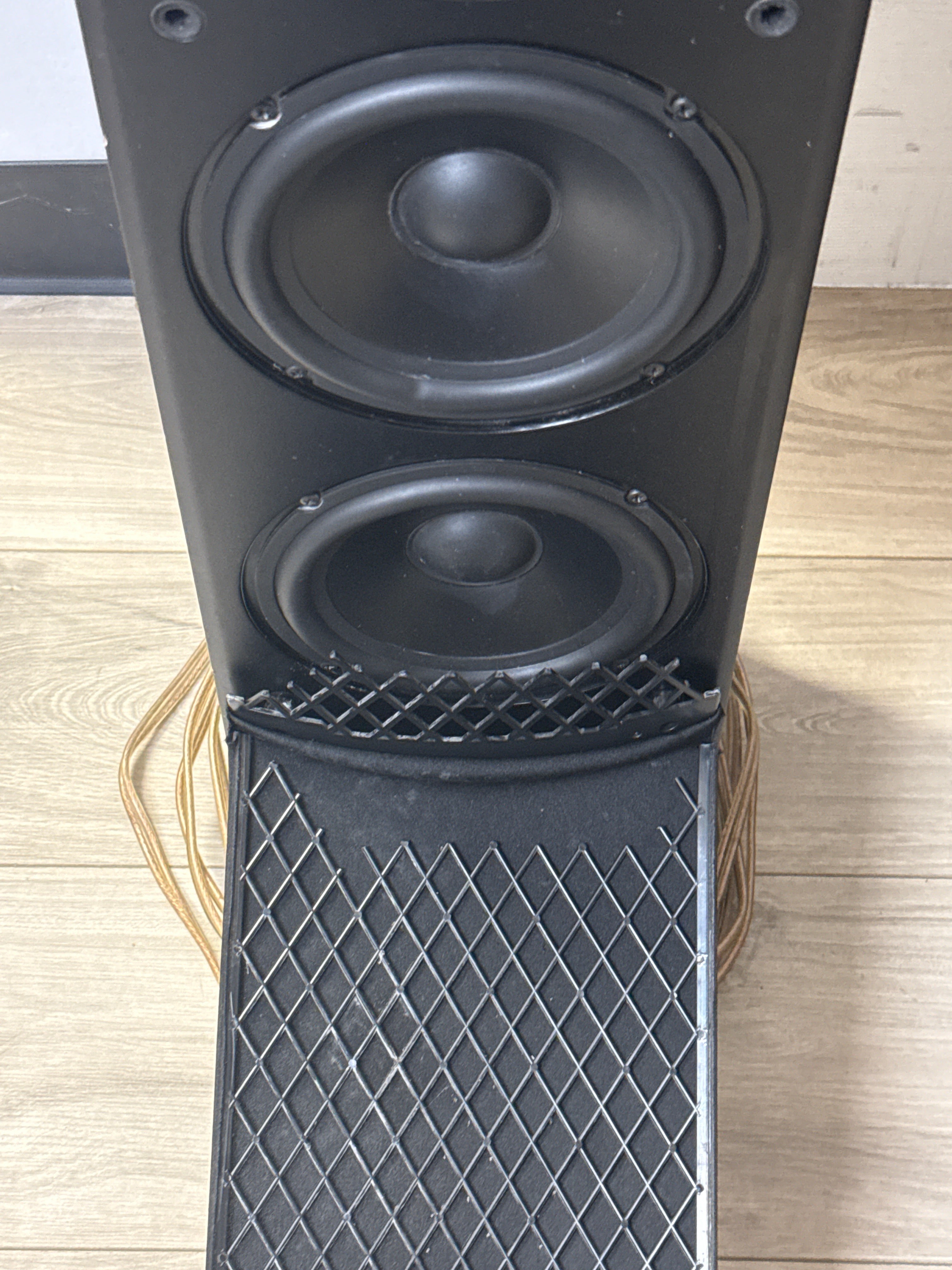 Polk Audio T50 Tower Speakers Wired Black - For Parts (Read DESC)