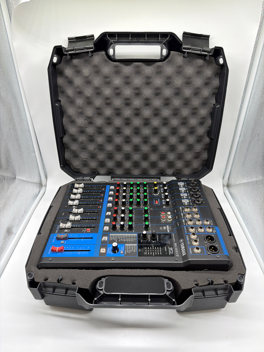 Yamaha MG10XUF 10-Channel Mixing Console Black With Travel Hard Case
