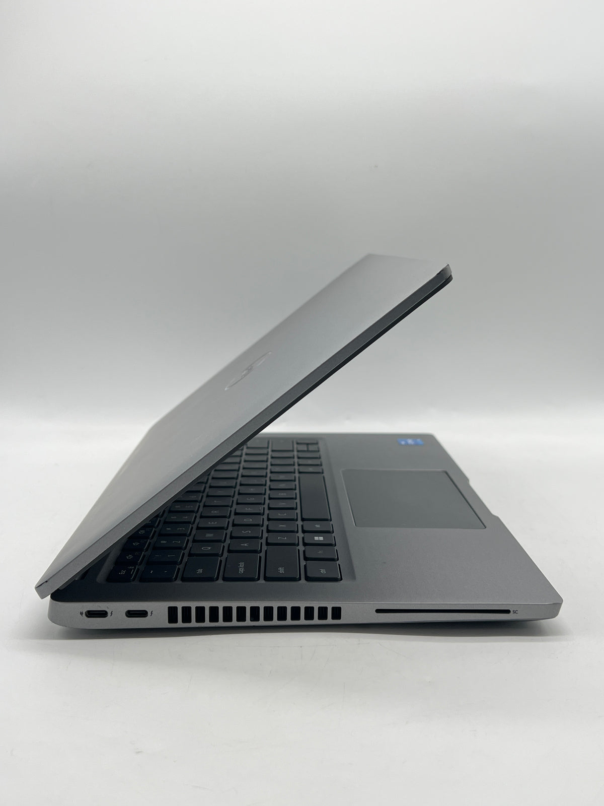 Dell Latitude 5430 13" Intel Core i5-1235U 32GB RAM 256GB SSD Gray - Used