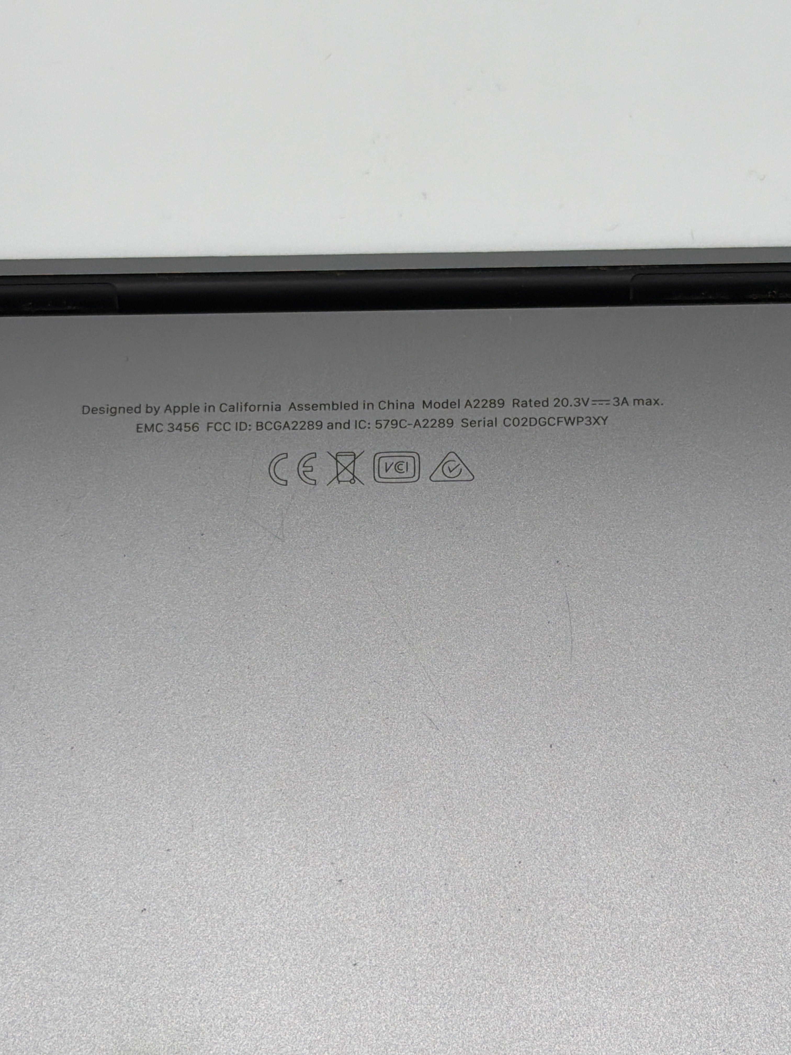 Apple MacBook Pro 13" A2289 2020 i5 256GB 8GB Space Gray - Chip on Bezel