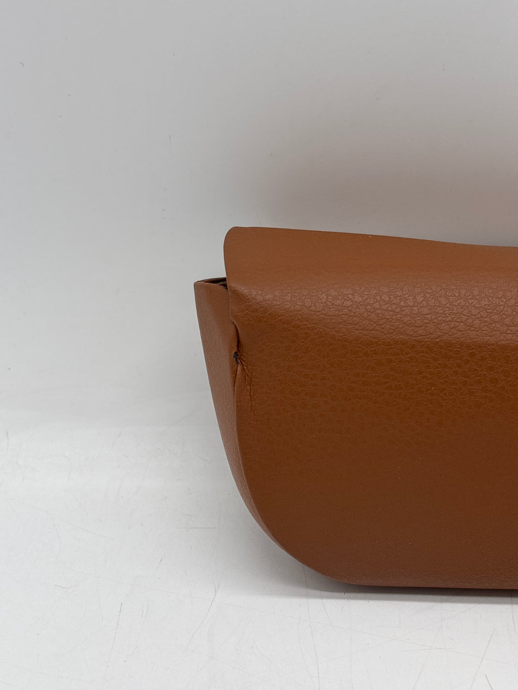 Ray-Ban Meta Wayfarer Charging Case Brown 1AT2414A00 - Dent on Corner