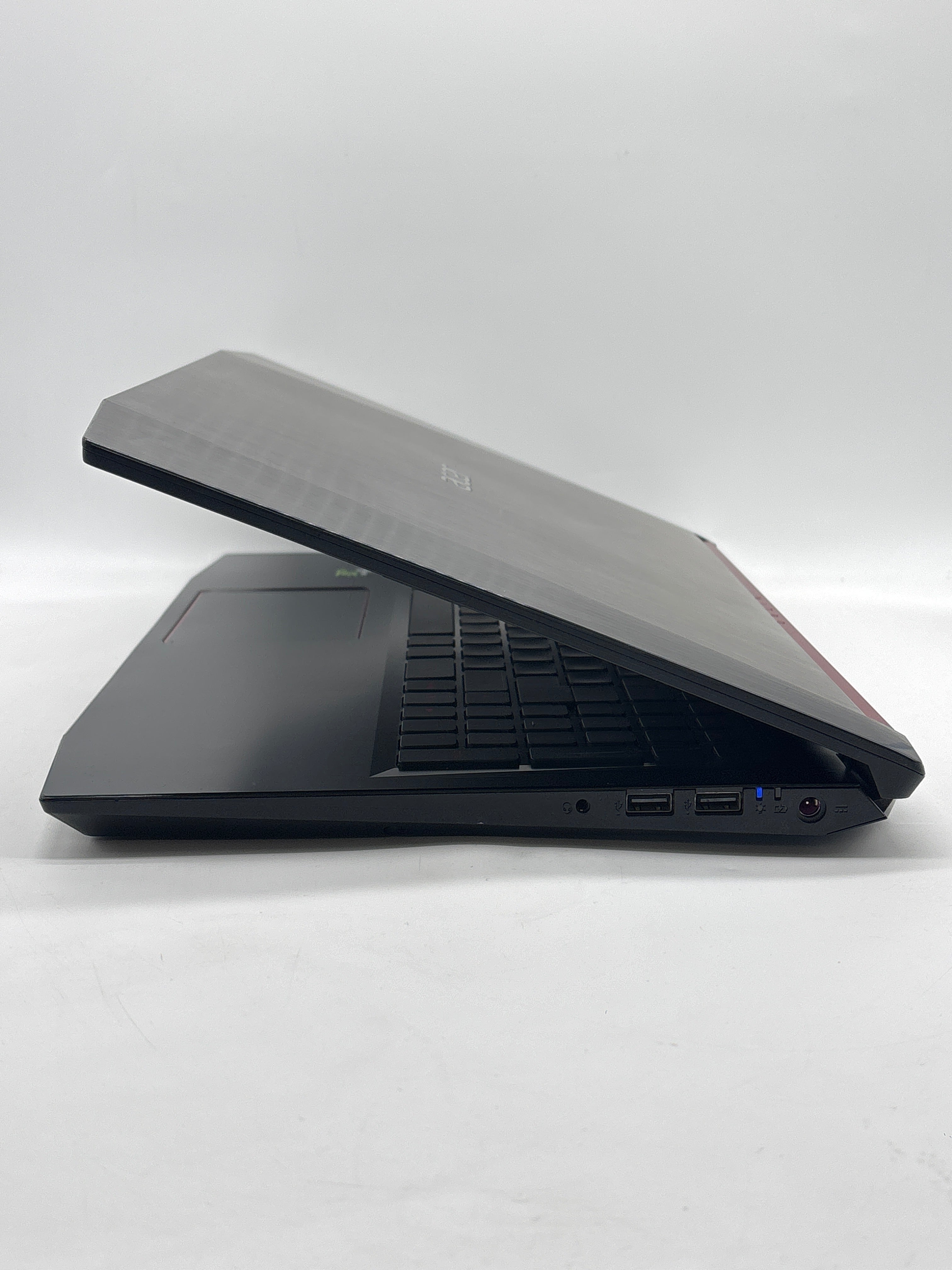 Acer Nitro 5 N17C1 15.6" i5-8300H 8GB RAM 1TB HDD GTX 1050