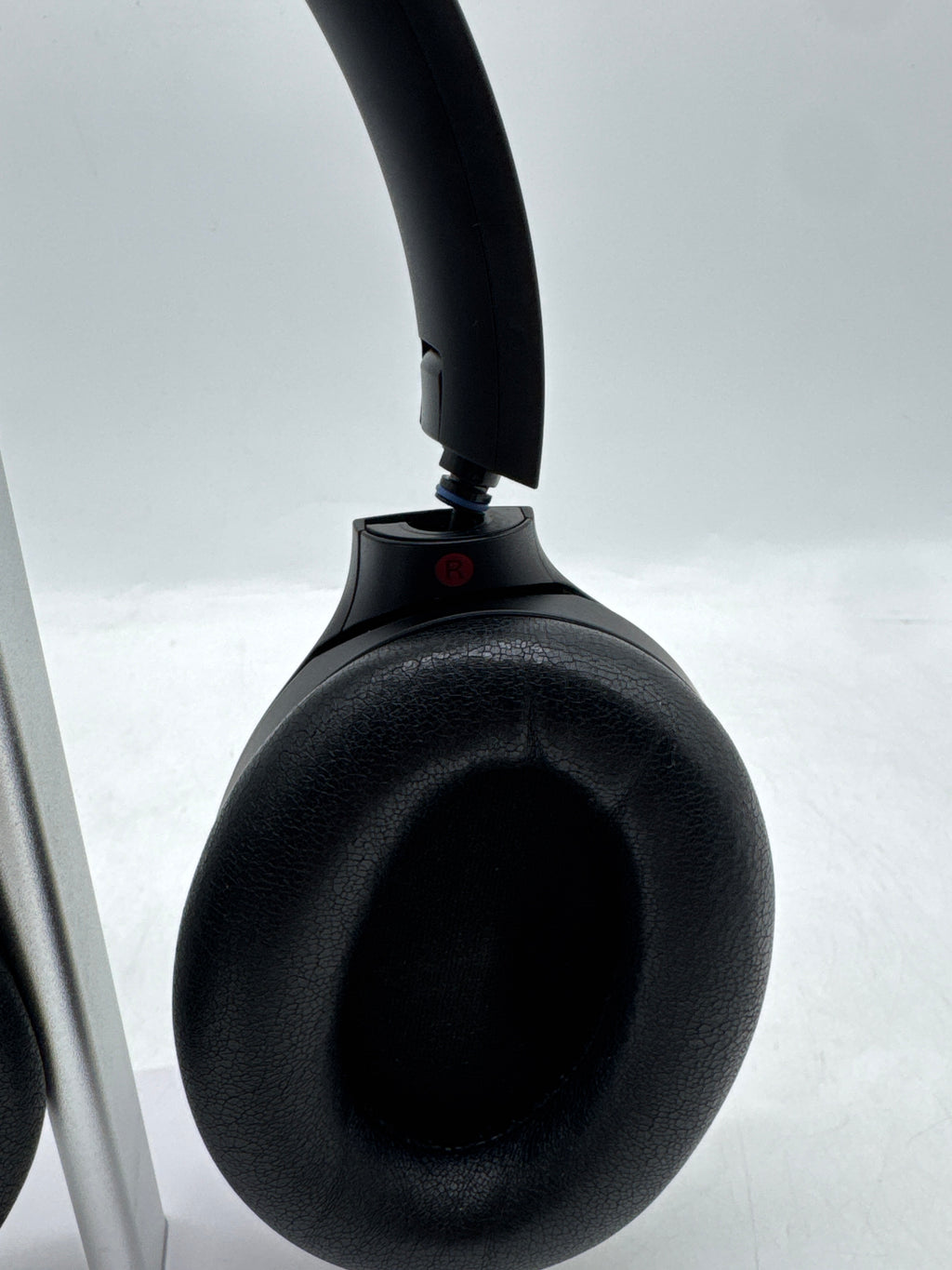 Sony WH-1000XM4 Wireless Noise Canceling Headphones Black Read