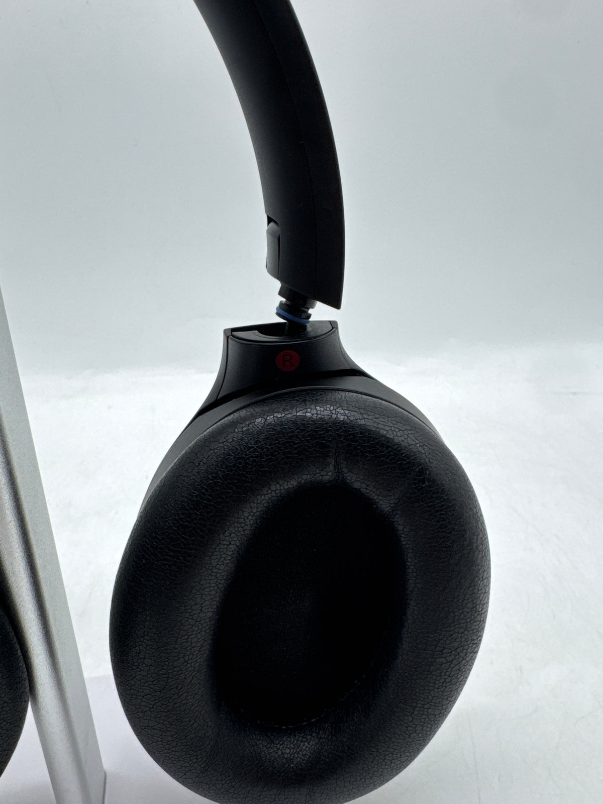 Sony WH-1000XM4 Wireless Noise Canceling Headphones Black Read
