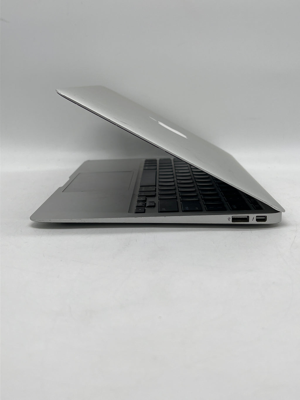 MacBook Air A1465 i5 4GB RAM 128GB SSD - Used