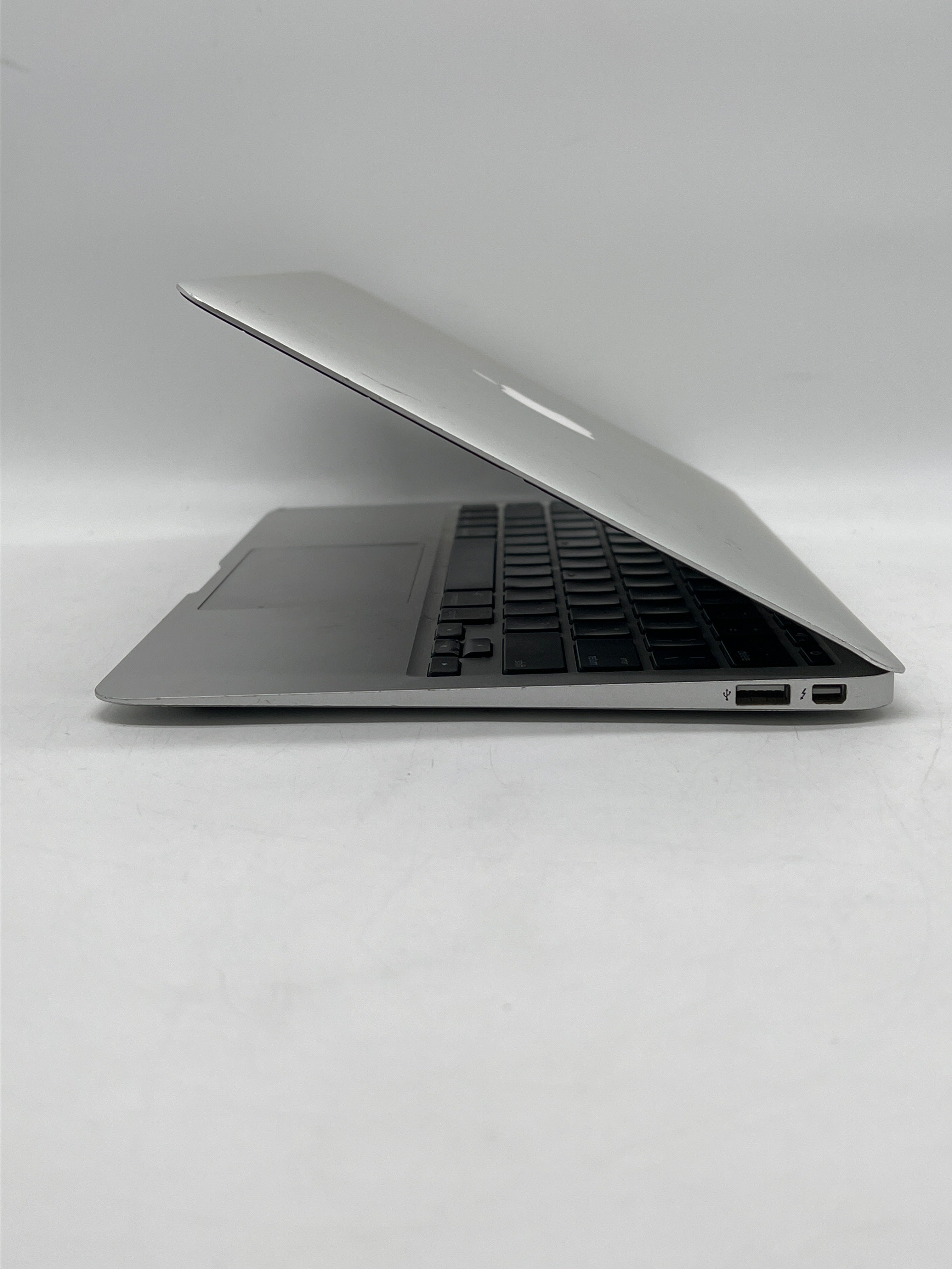 MacBook Air A1465 i5 4GB RAM 128GB SSD - Used