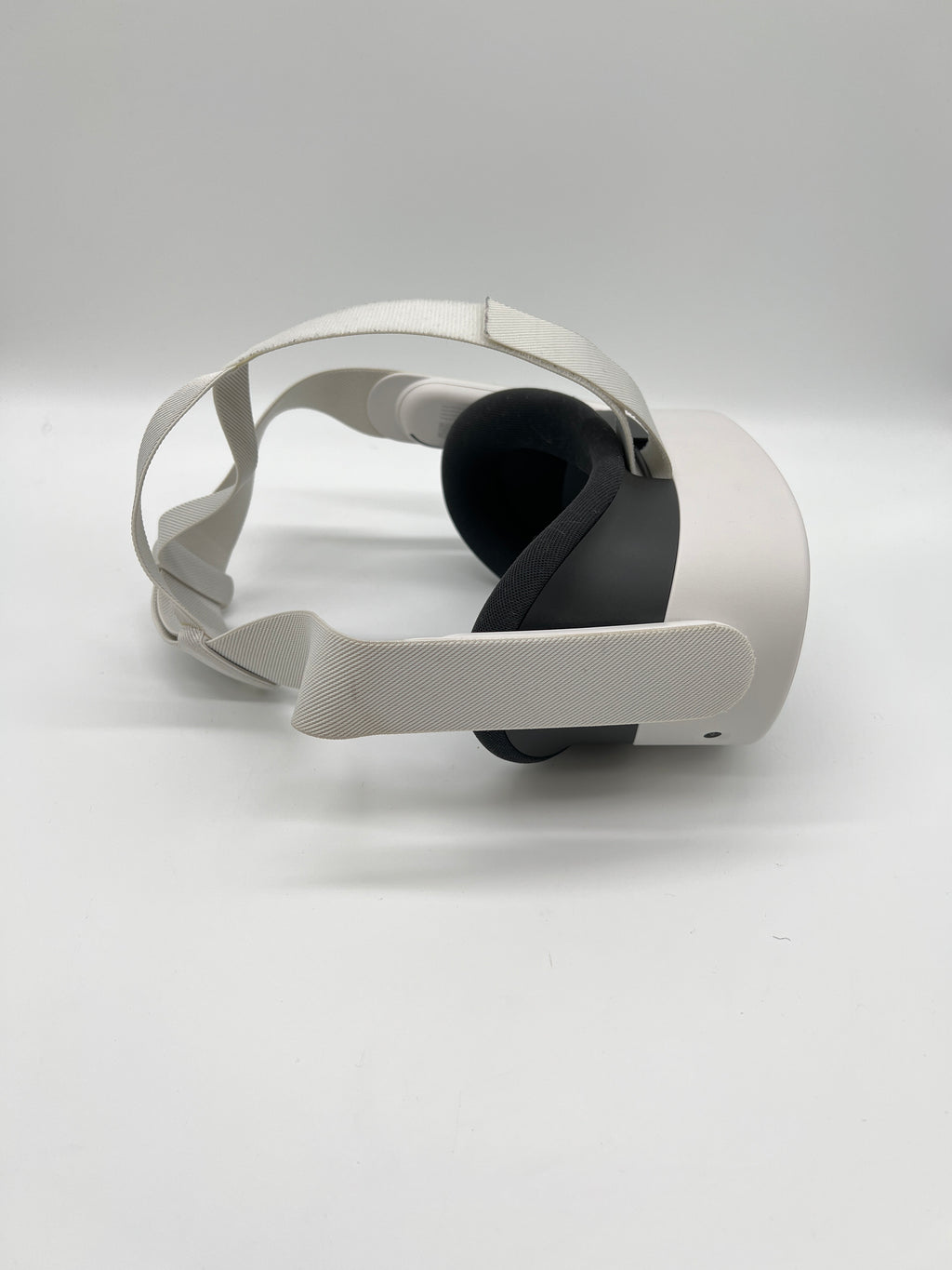 Used Meta Quest 3s VR Headset 128GB White Controllers