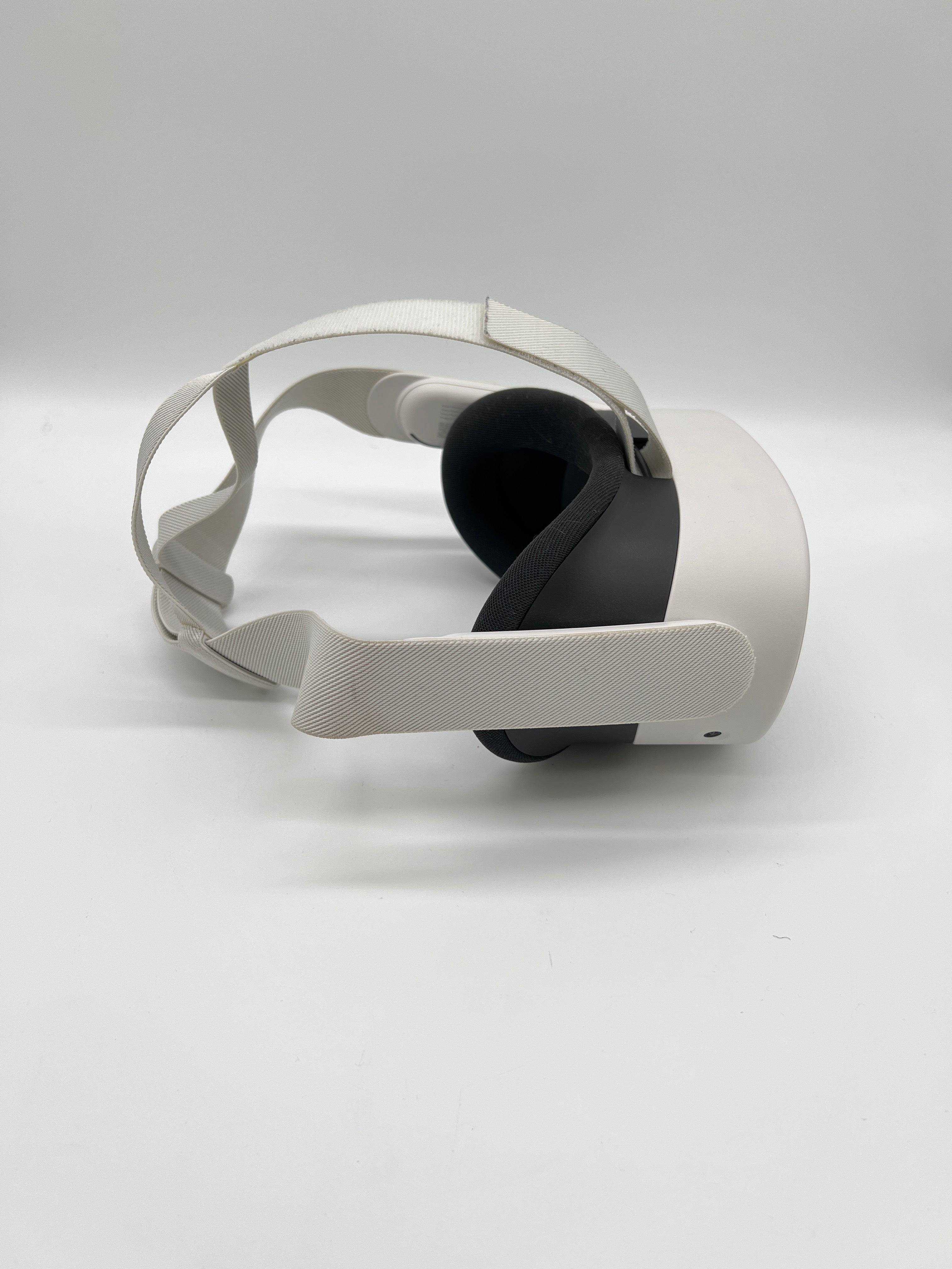 Used Meta Quest 3s VR Headset 128GB White Controllers