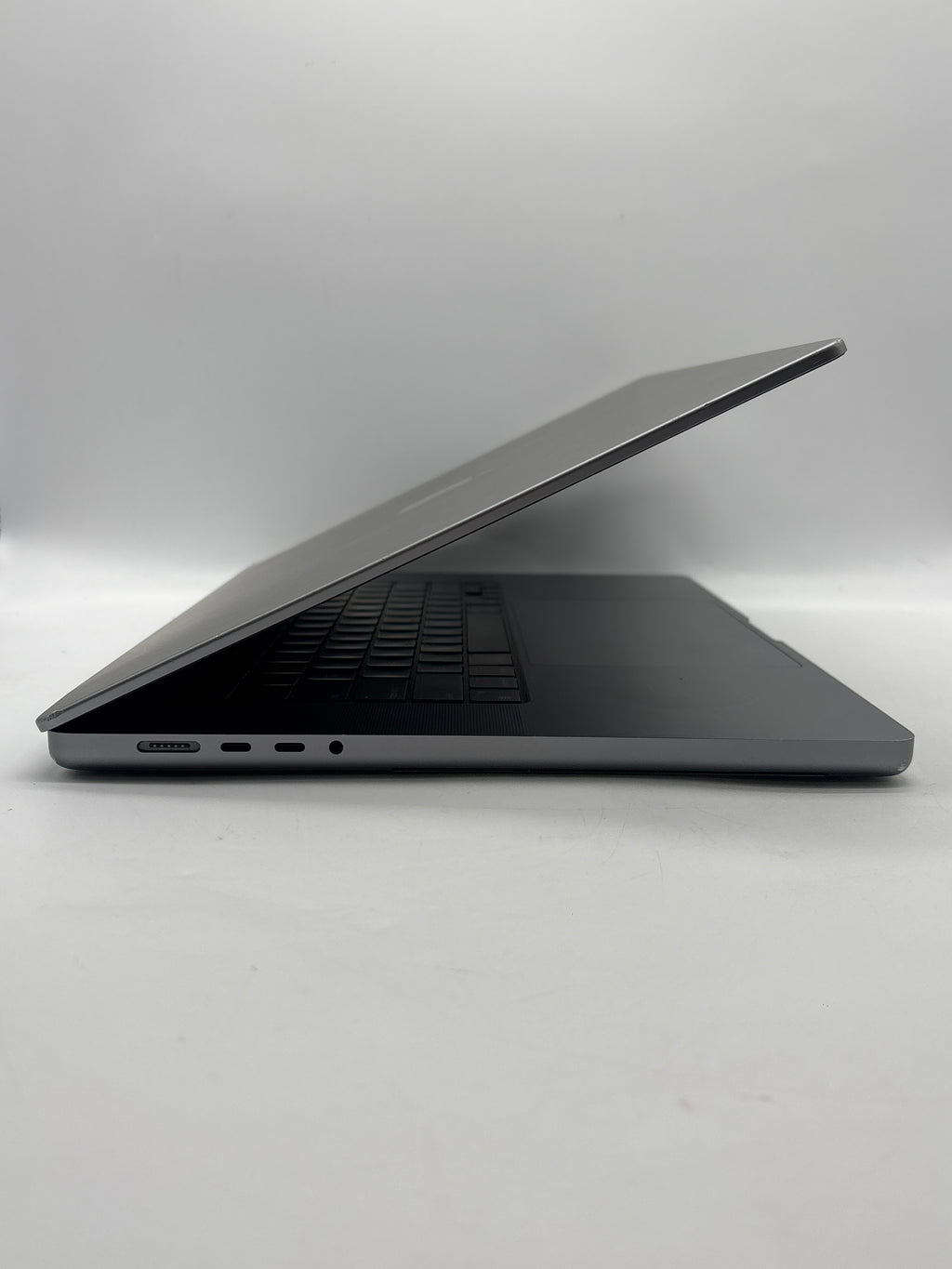 Apple MacBook Pro 16" A2485 M1 Pro 16GB RAM 512GB SSD Space Gray - For Parts