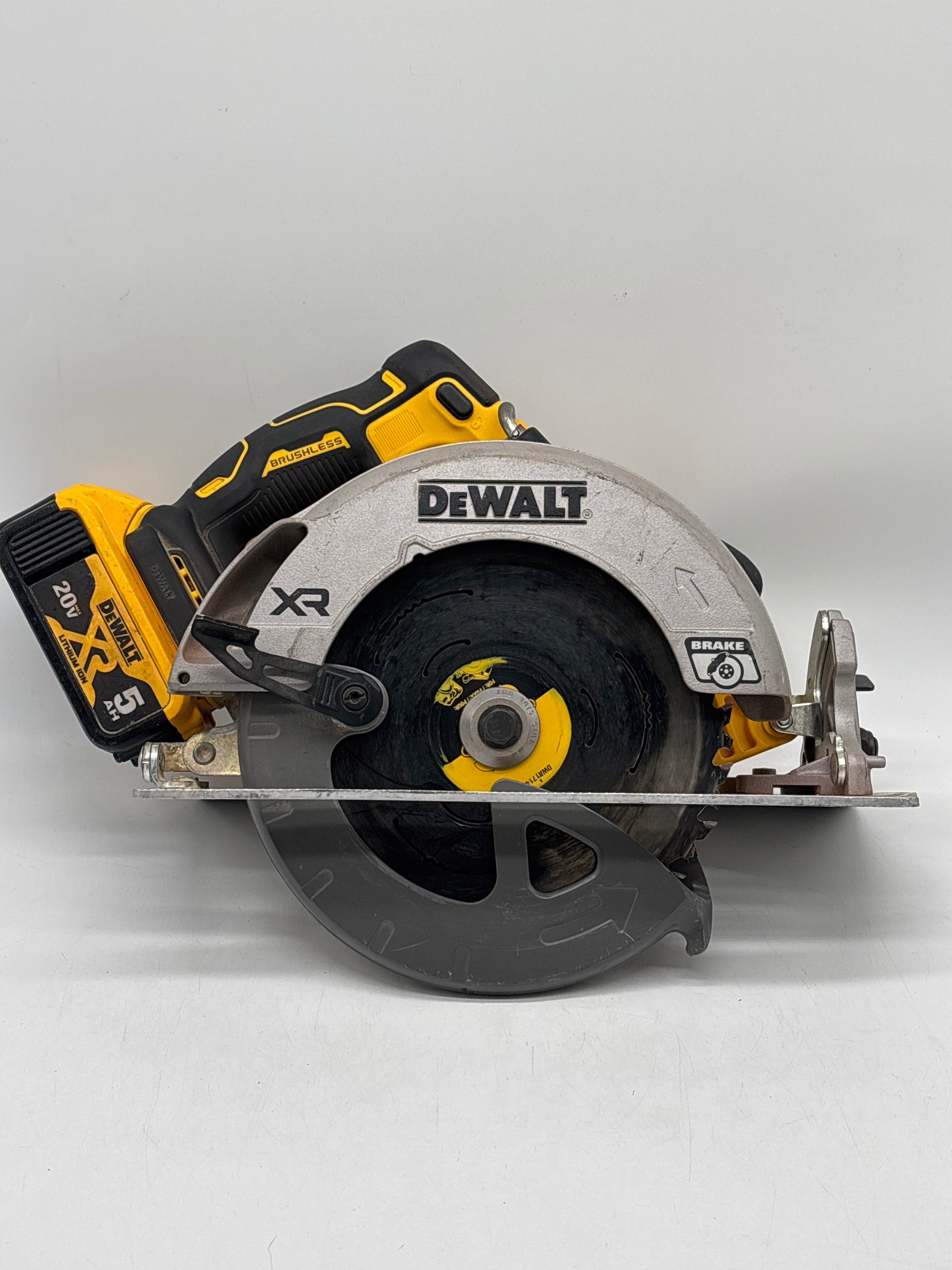 DEWALT DCS590 20V Brushless 7 1/4 in Cordless Circular Saw with Battery