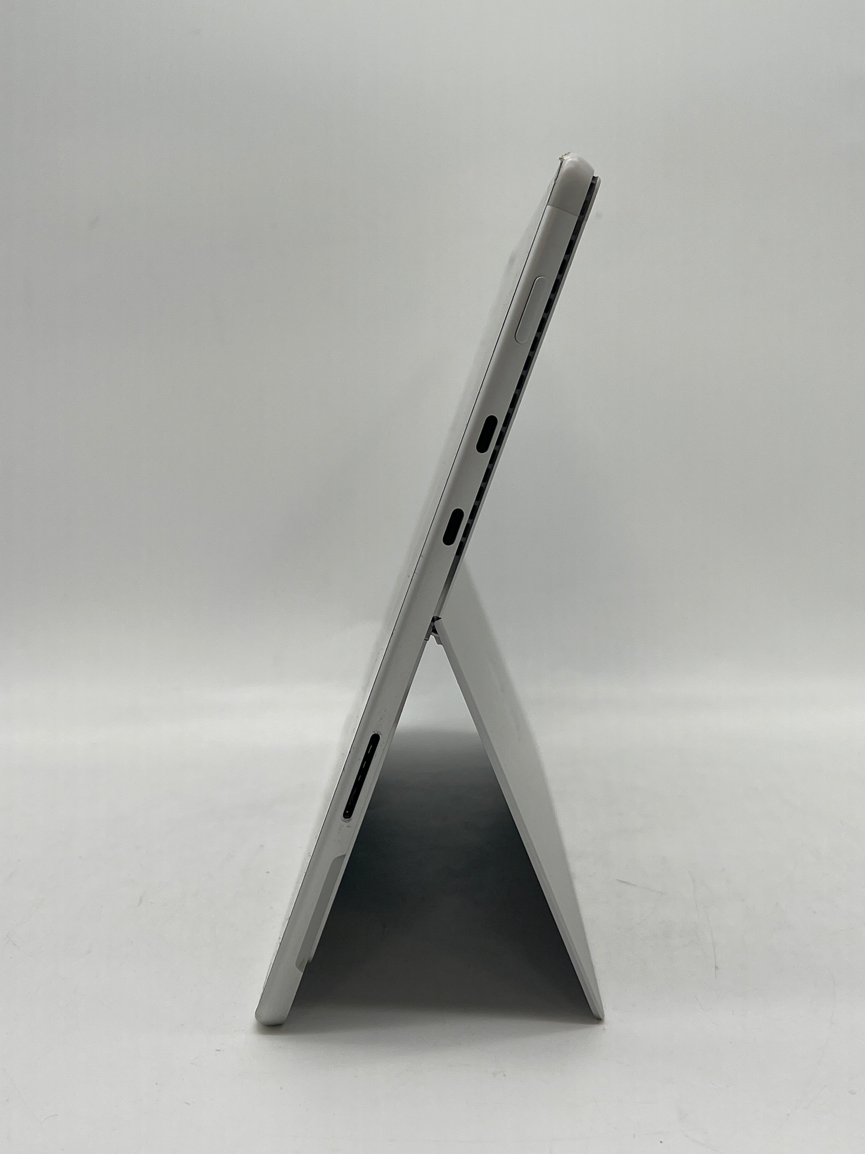 Microsoft Surface Pro 8 1982 i7-1185G7 16GB RAM 256GB SSD - Cracked screen