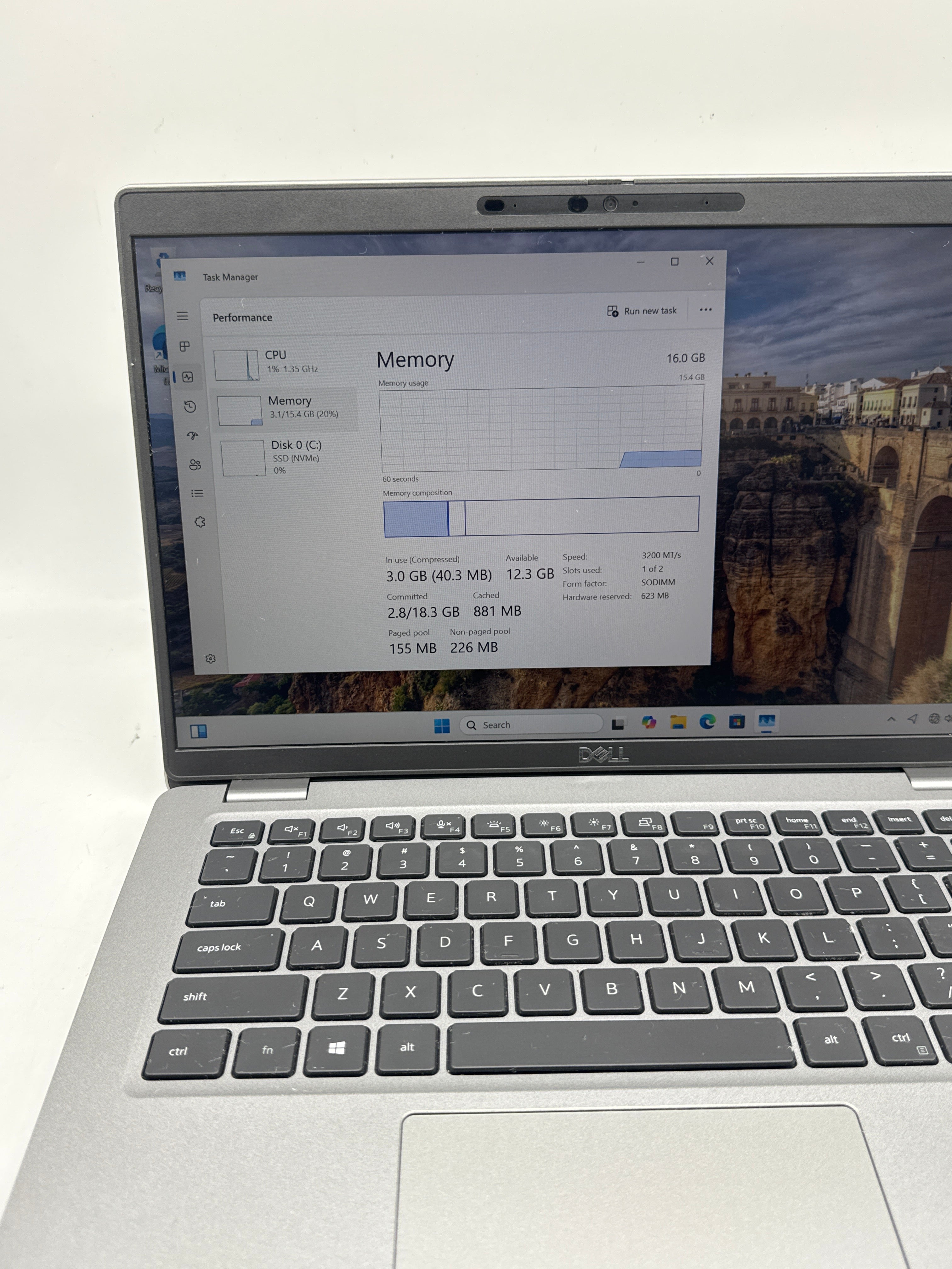 Dell Latitude 5420 i5-1145G7 16GB RAM 256GB SSD - Cracked Corners