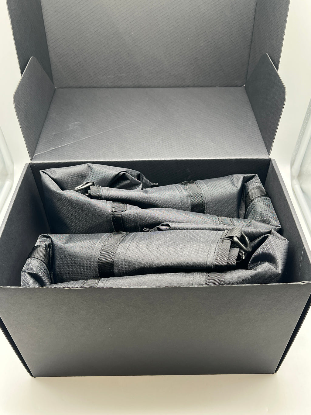 Hyperice Normatec Elite Short Legs Compression Sleeve - Used With Box