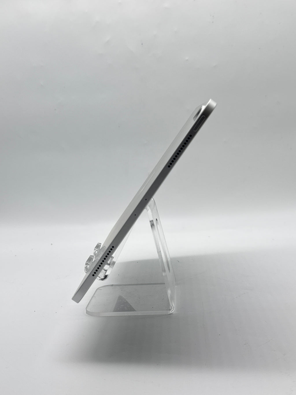 Apple iPad Pro 11in 1st Gen 64GB Wi-Fi Silver Bad Charging Port Read