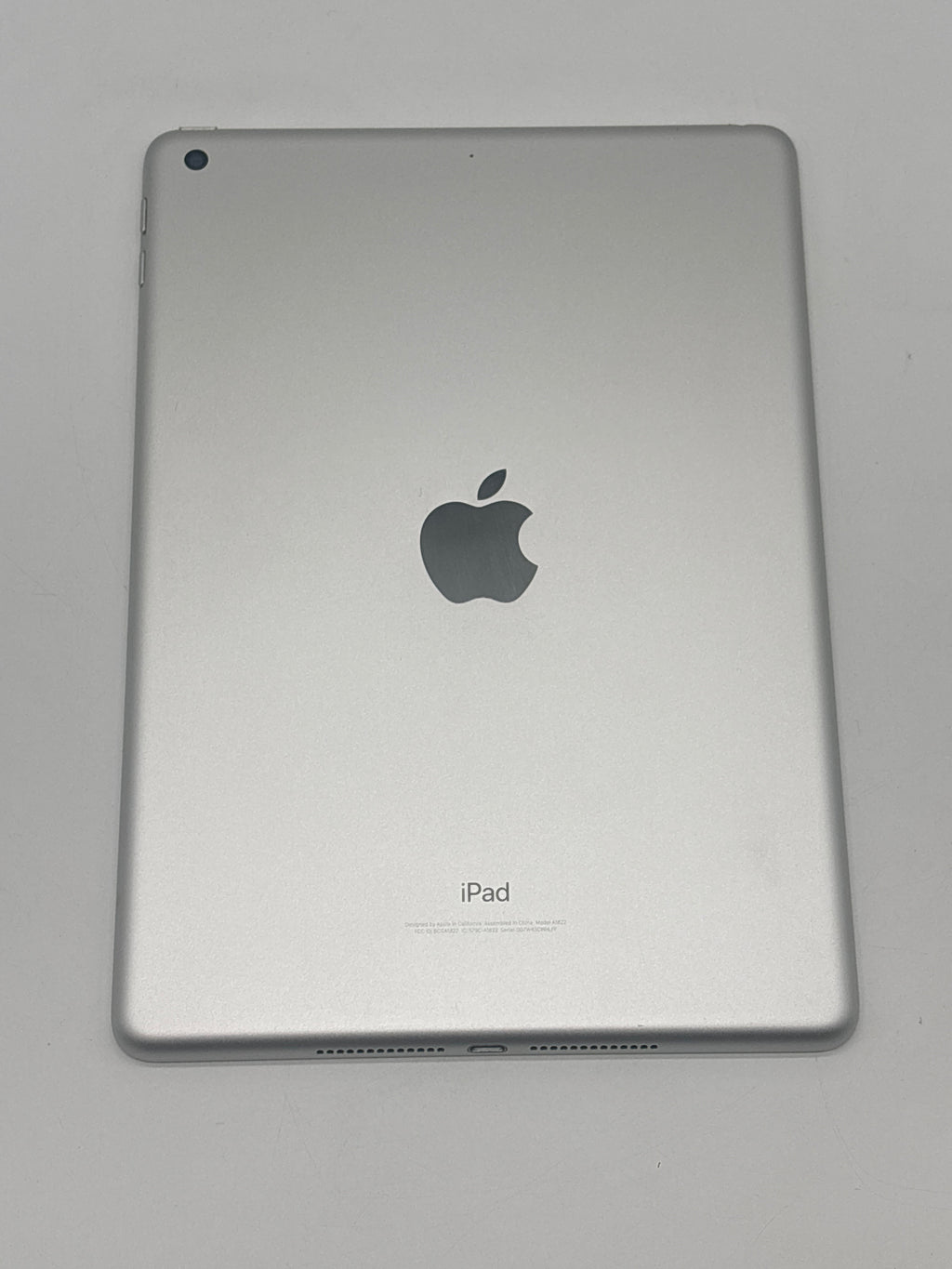 Apple iPad 5th Gen A1822 9.7 in 128 GB Silver Wi-Fi Unlocked Used