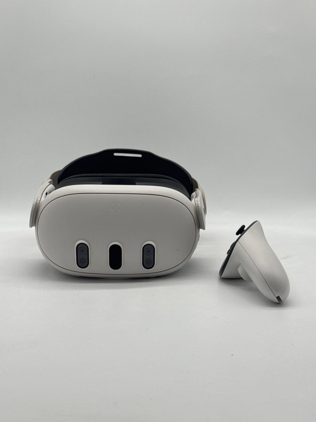 Meta Quest 3 Standalone VR Headset White 128GB - One Controller Missing