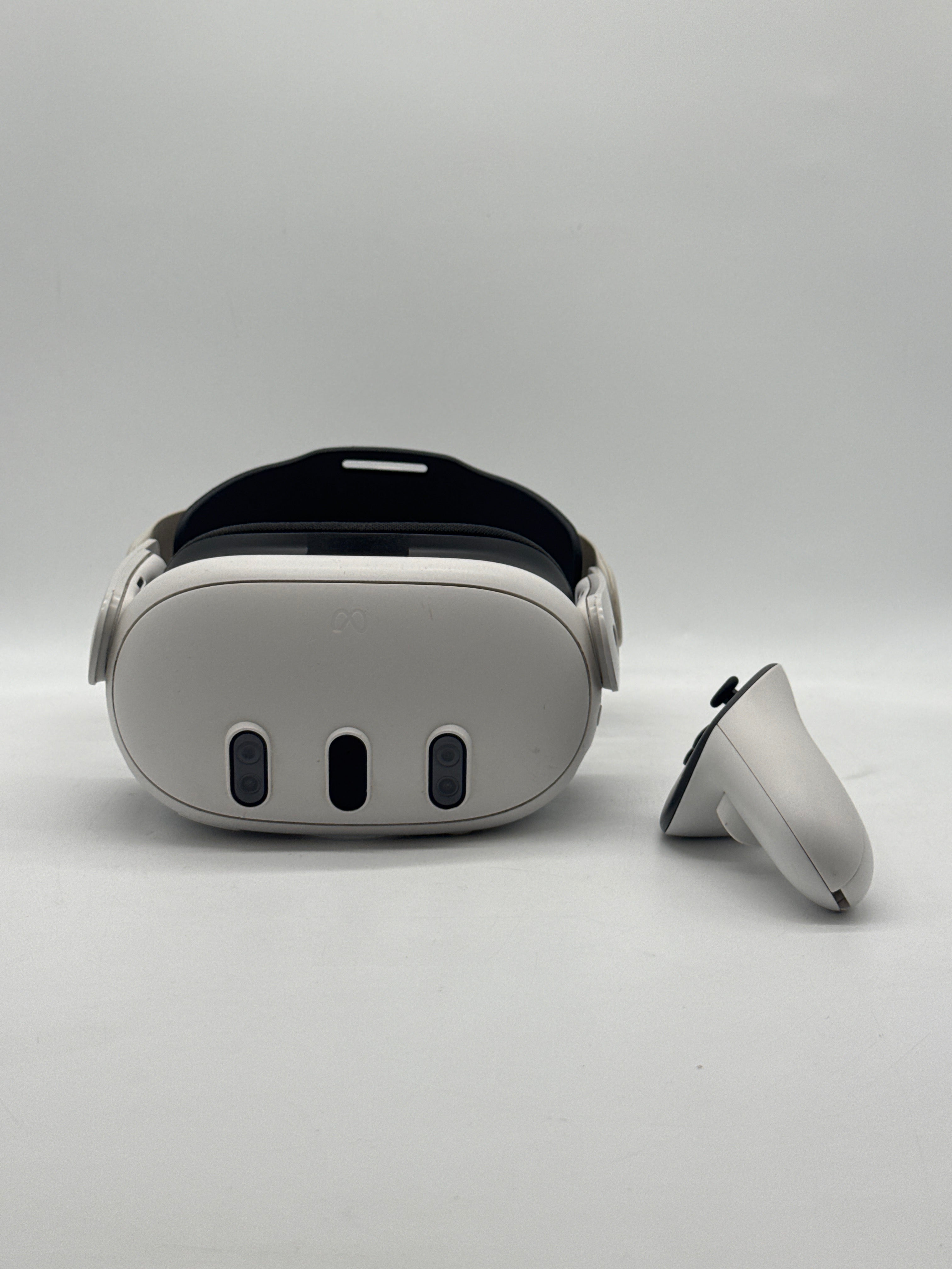 Meta Quest 3 Standalone VR Headset White 128GB - One Controller Missing