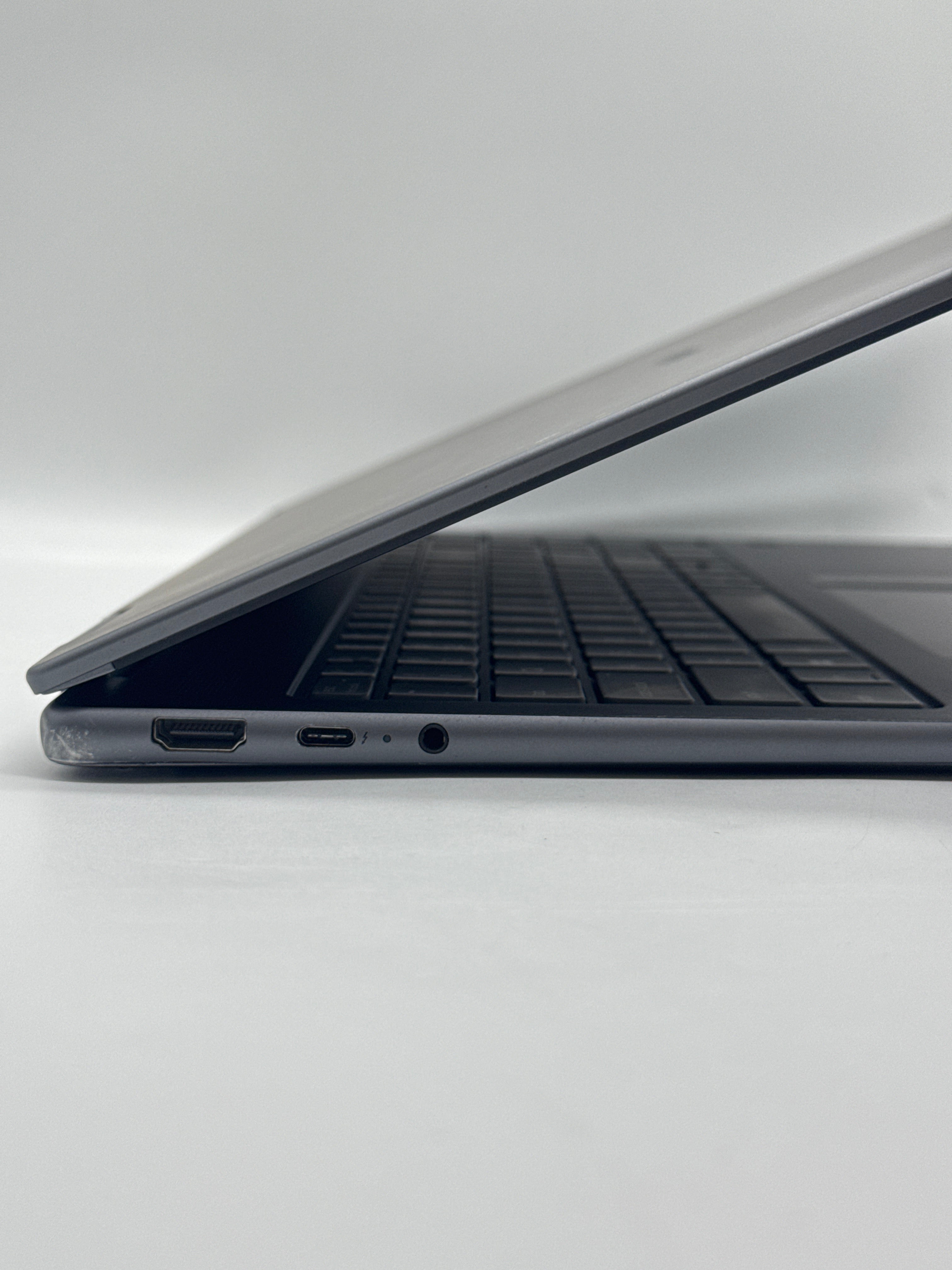 Lenovo Yoga 7 2 in 1 16ILL10 Ultra 5 226V 16GB RAM 512GB SSD - For Parts (Read DESC)