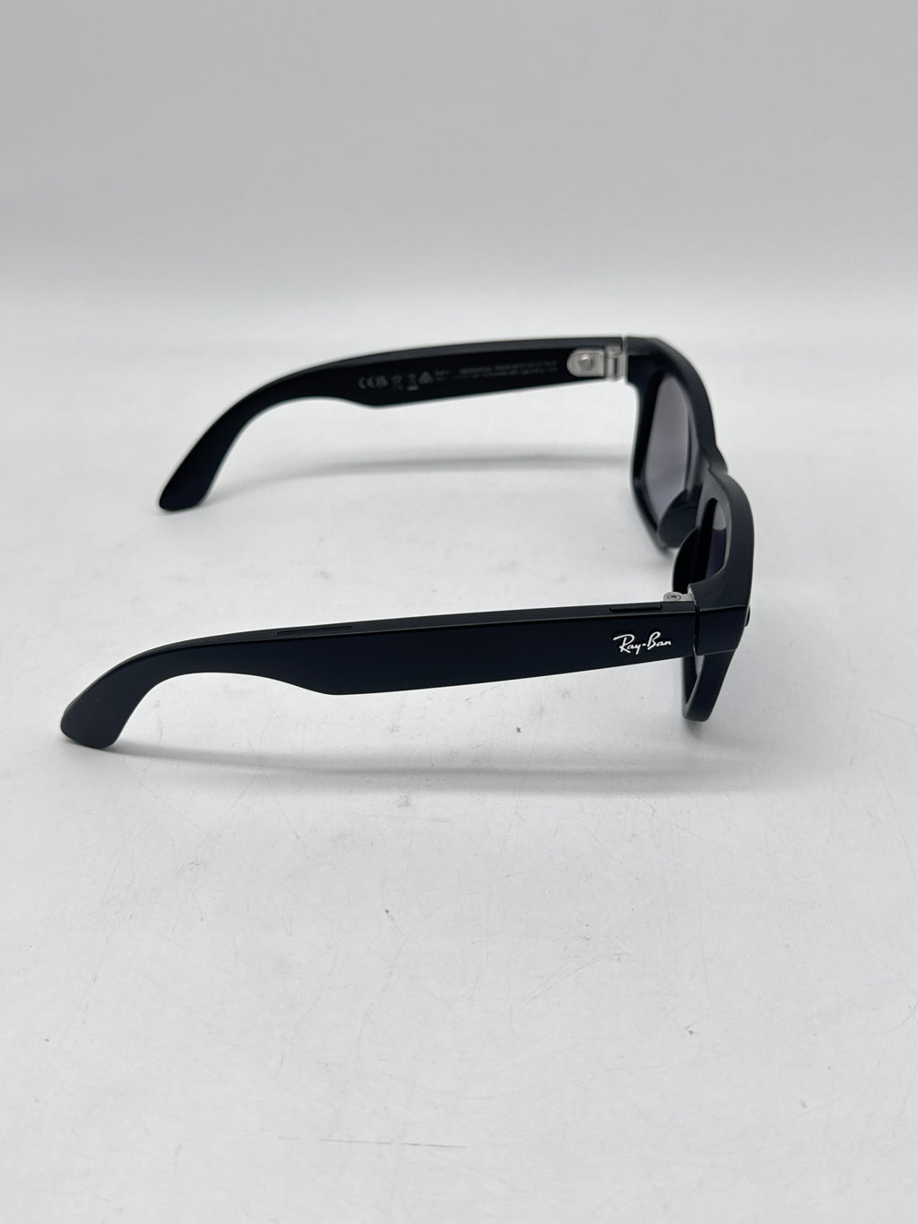 Ray-Ban Meta Wayfarer RW4006 Polarized Matte Black - Used