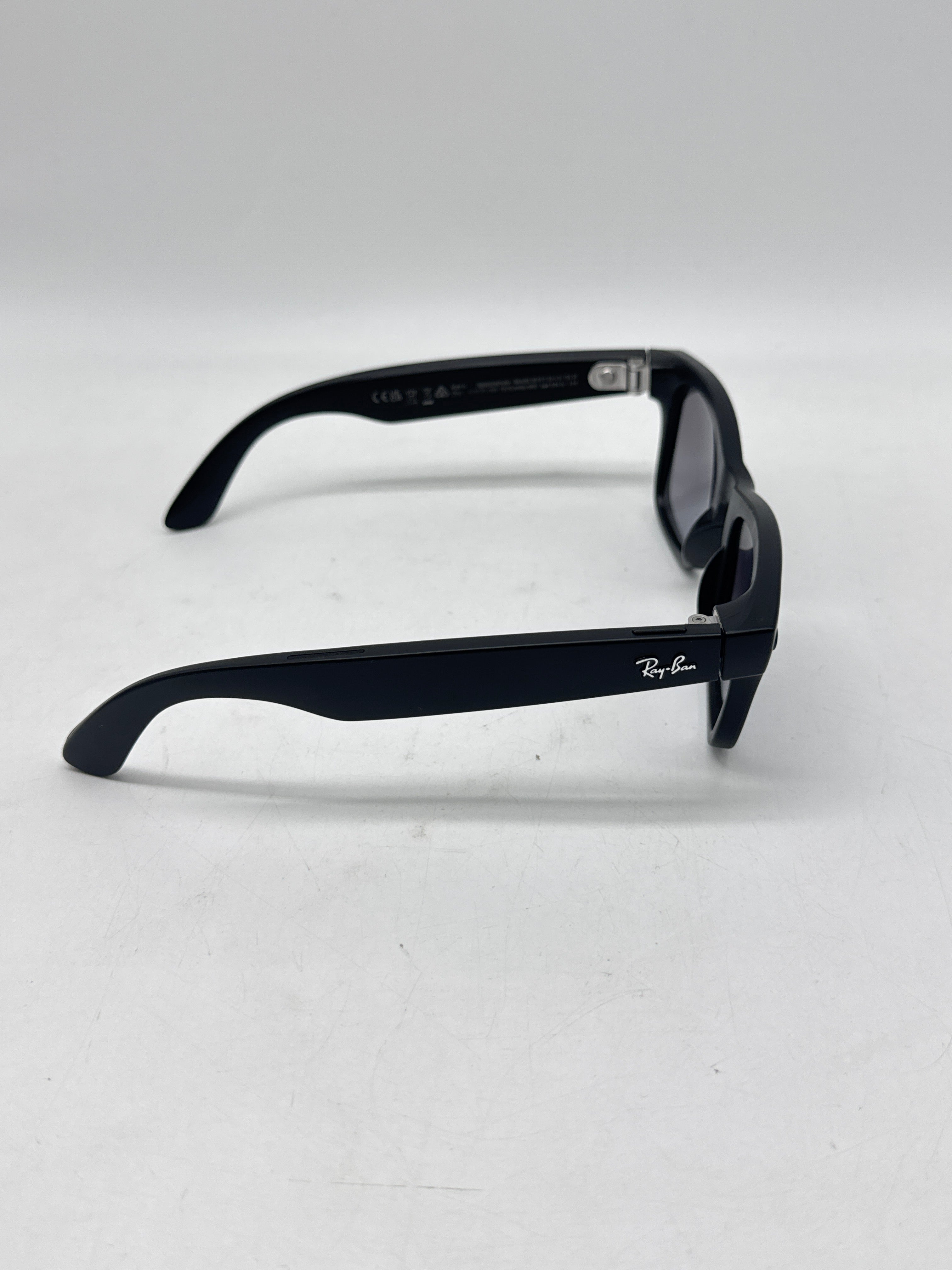 Ray-Ban Meta Wayfarer RW4006 Polarized Matte Black - Used