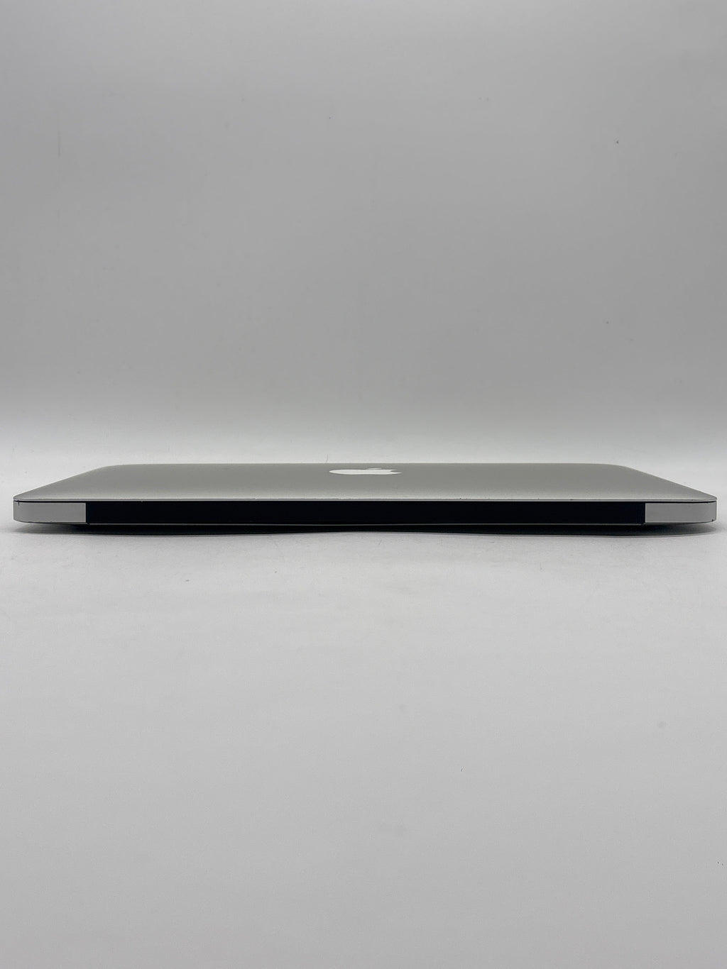 Apple MacBook Air A1465 i5 4GB RAM 128GB SSD - For Parts (No OS)