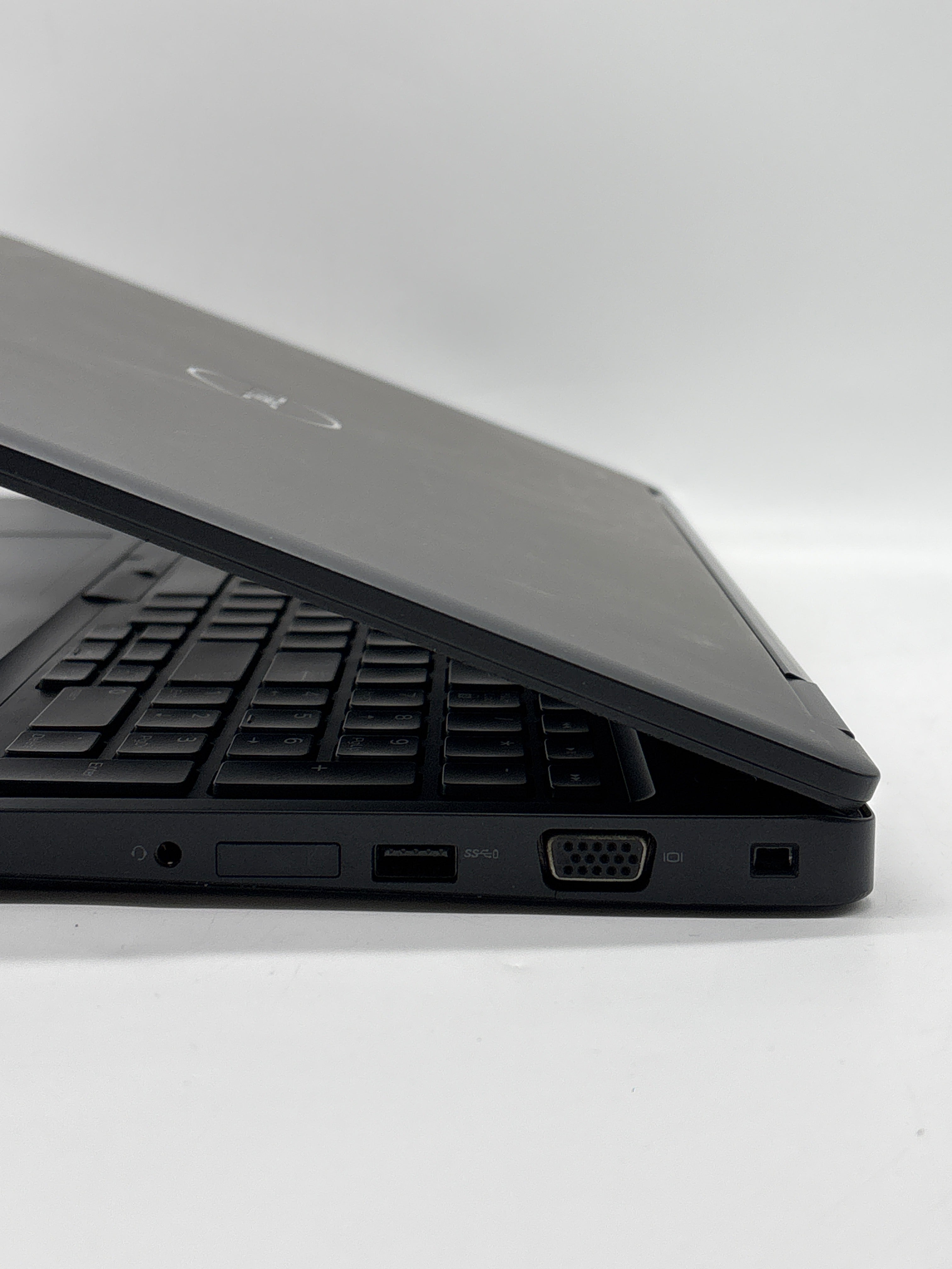 Dell Latitude 5590 15.6" Core i7-8650U 32GB 1TB SSD - For Parts
