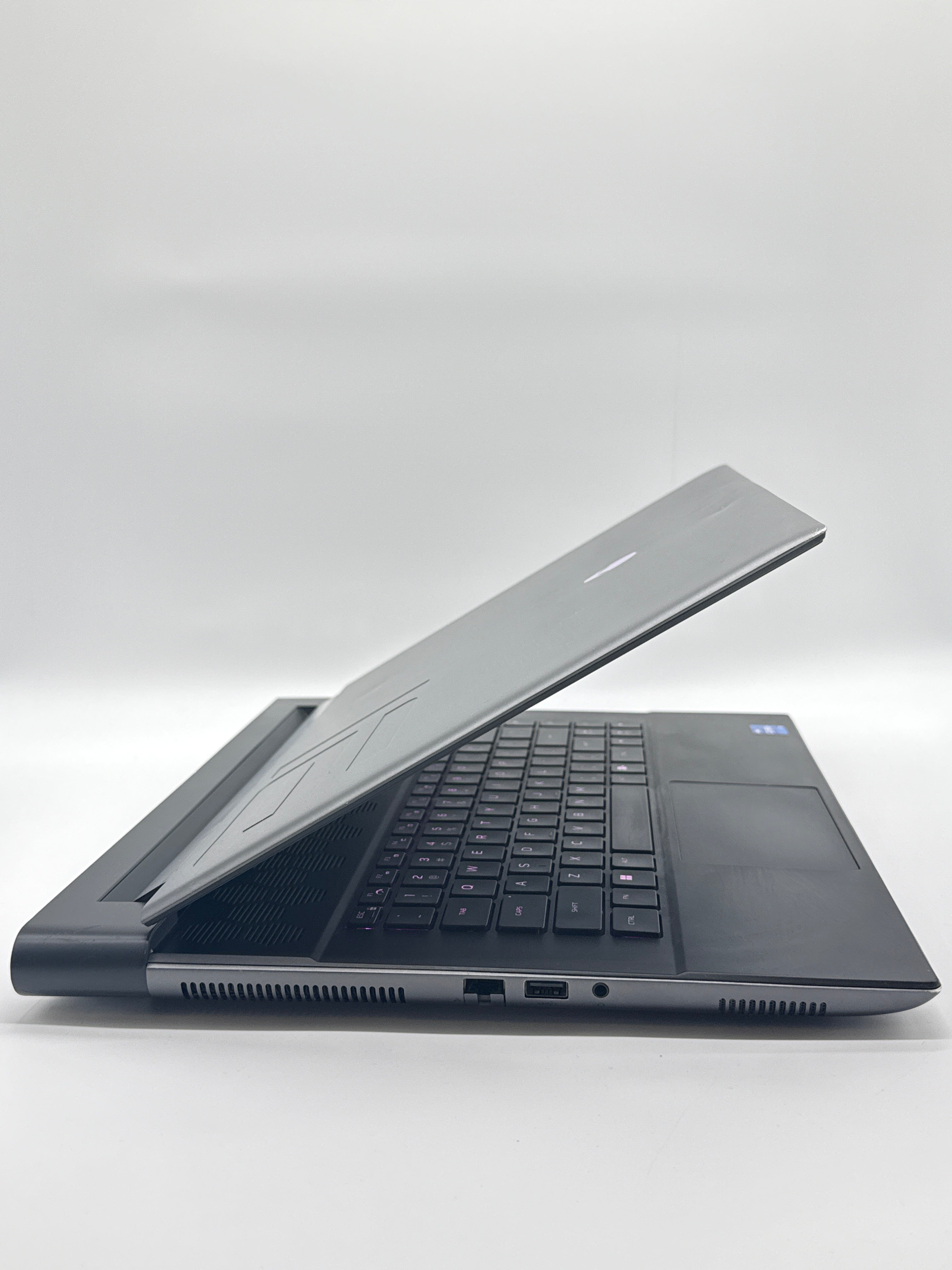 Dell Alienware M16 R1 i7-13700HX 64GB RAM 2TB SSD NVIDIA RTX 4070 - USED B