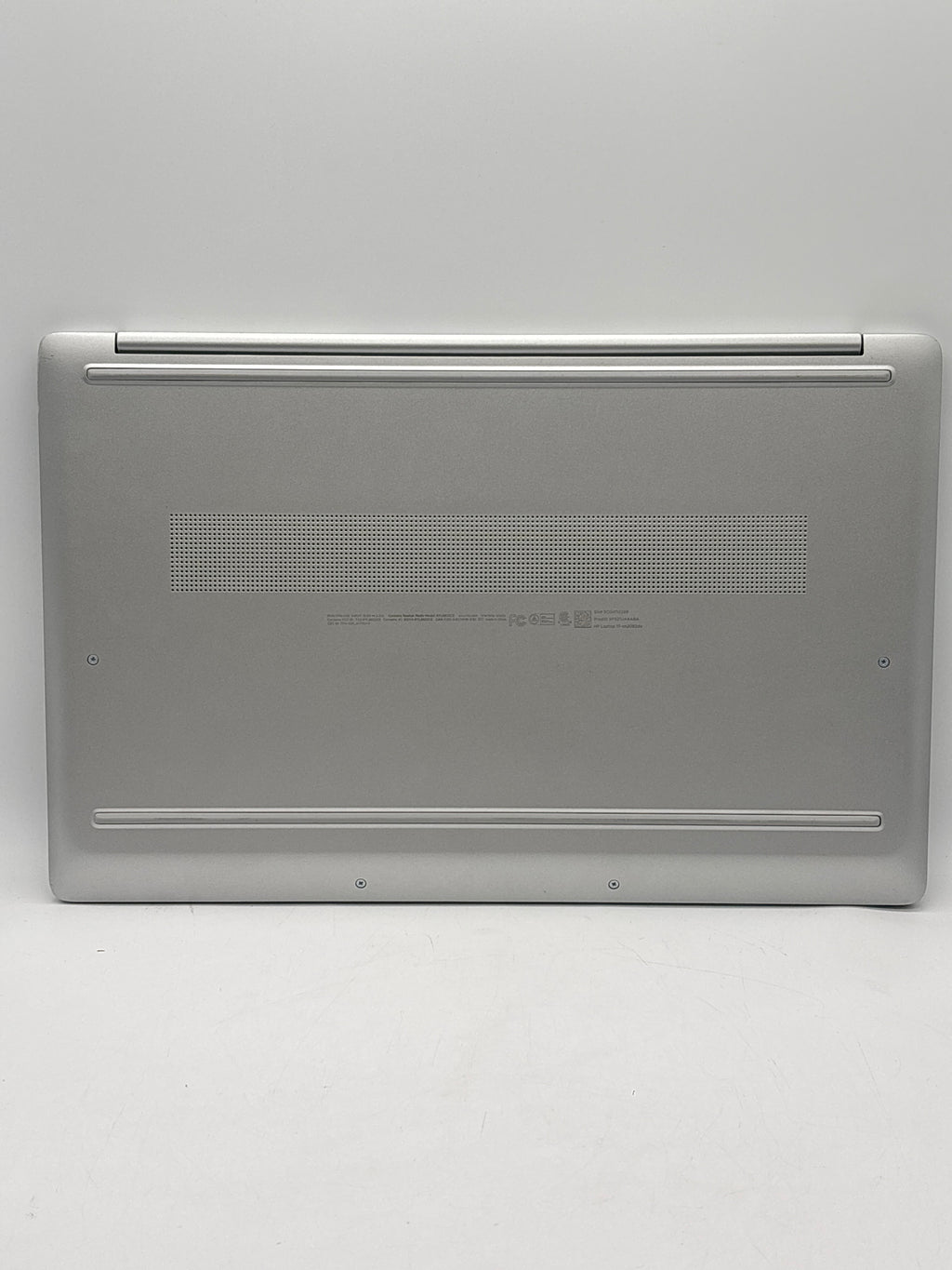 HP 17-cn2083dx i3-1215U 8GB RAM 256 GB SSD