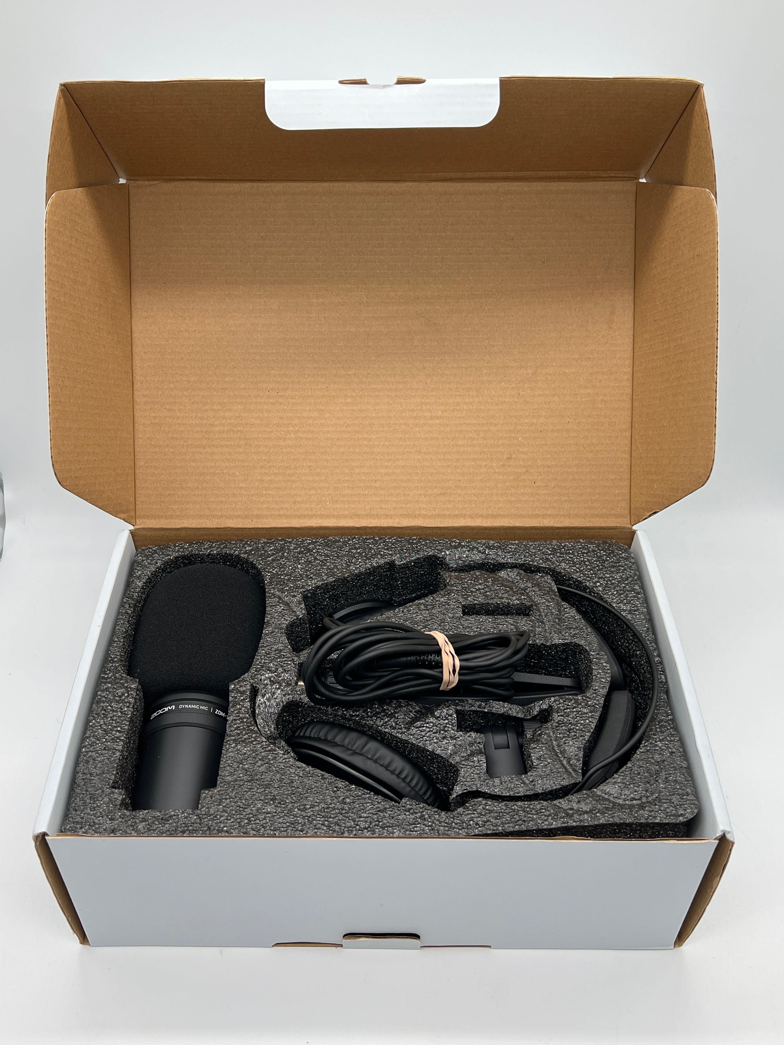 Zoom ZDM-1 Podcast Mic Pack Dynamic Microphone Wired Supercardioid Black Used