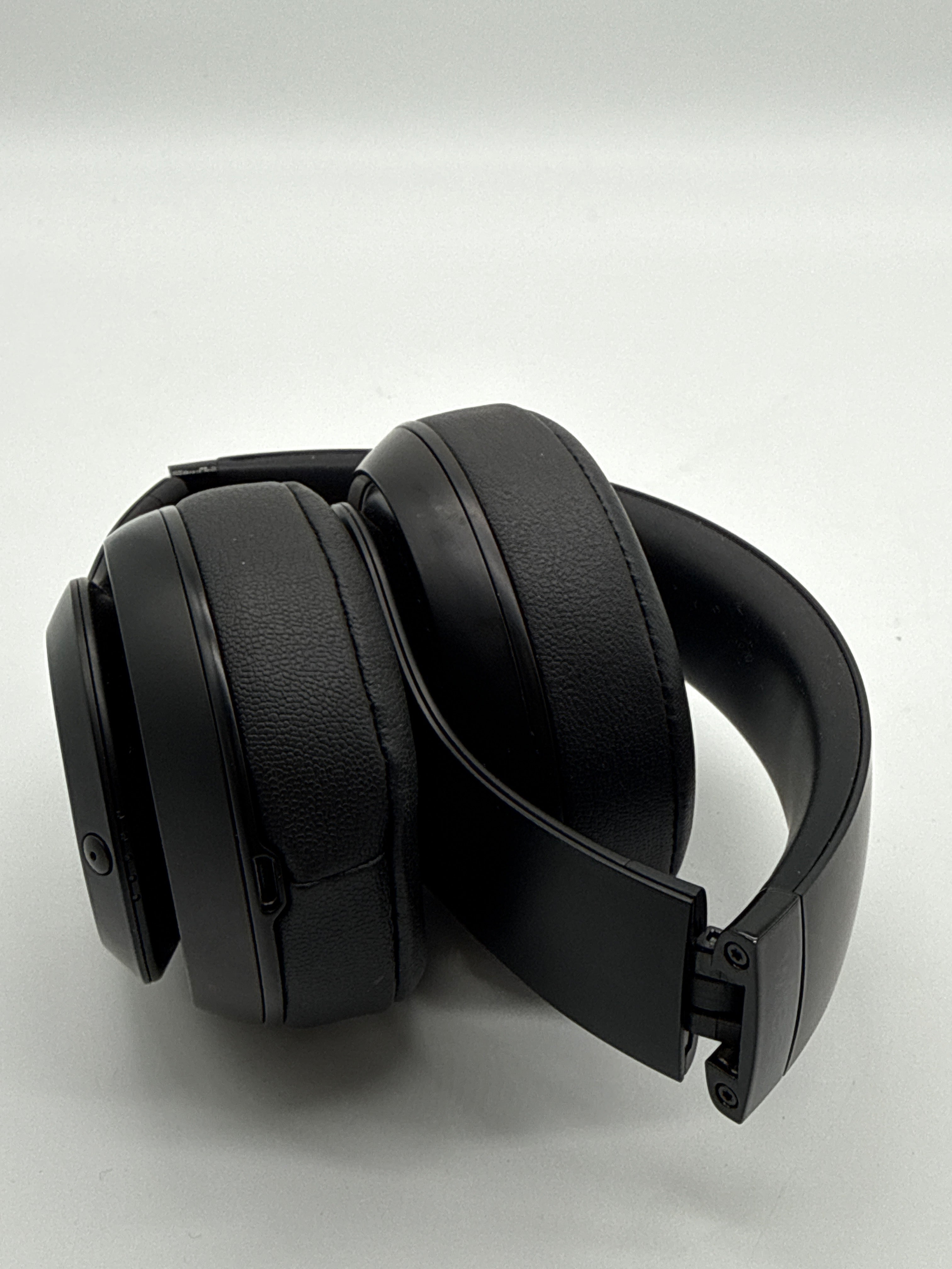 Beats Studio 3 Black Wireless Over-Ear Bluetooth Headphones Used