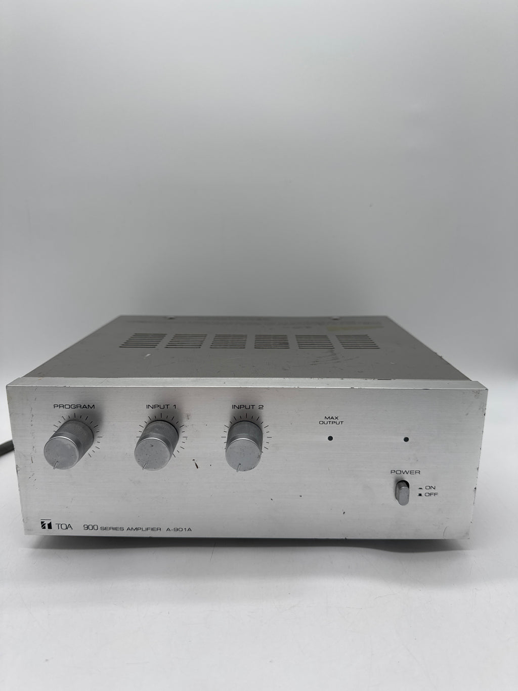 TOA A-901A Power Amplifier - For Parts [Untested Powers On]