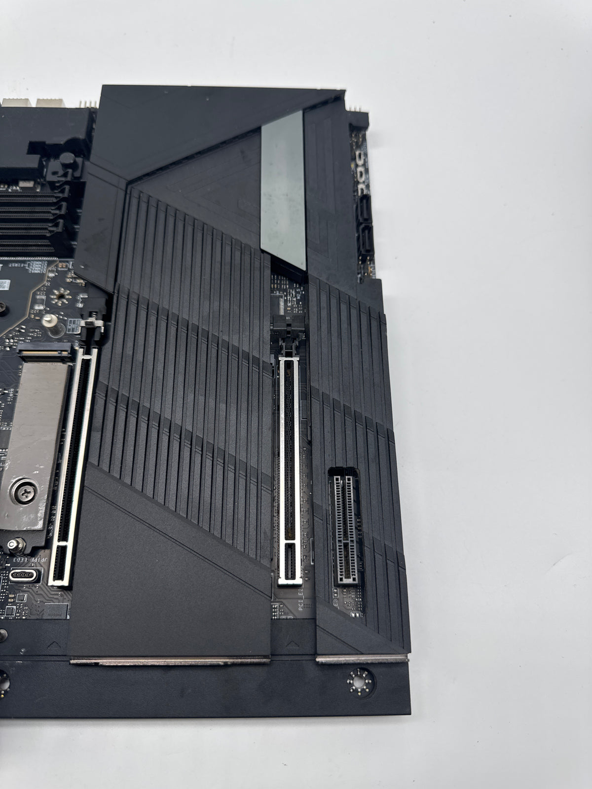 MSI MEG X870E GODLIKE AMD AM5 E-ATX Motherboard Missing CPU Retention Read