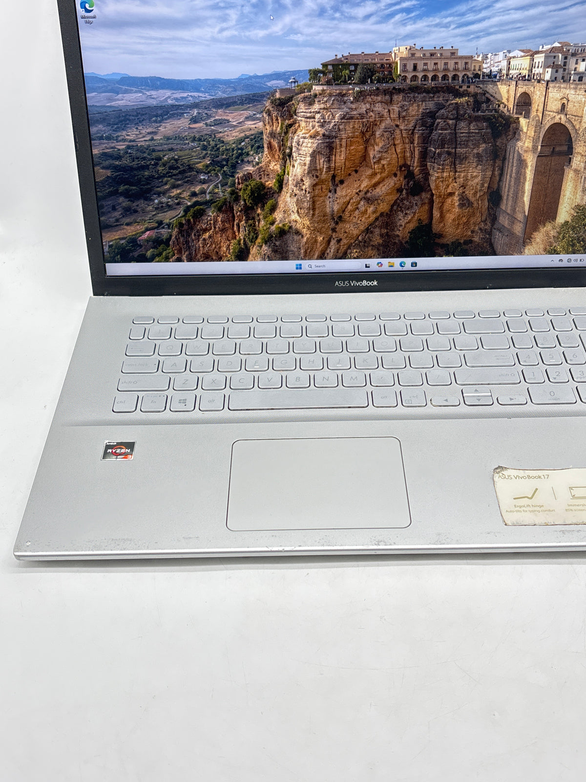 Asus VivoBook M712D 17.3in Ryzen 3 3250U 4GB RAM 256GB SSD - Used