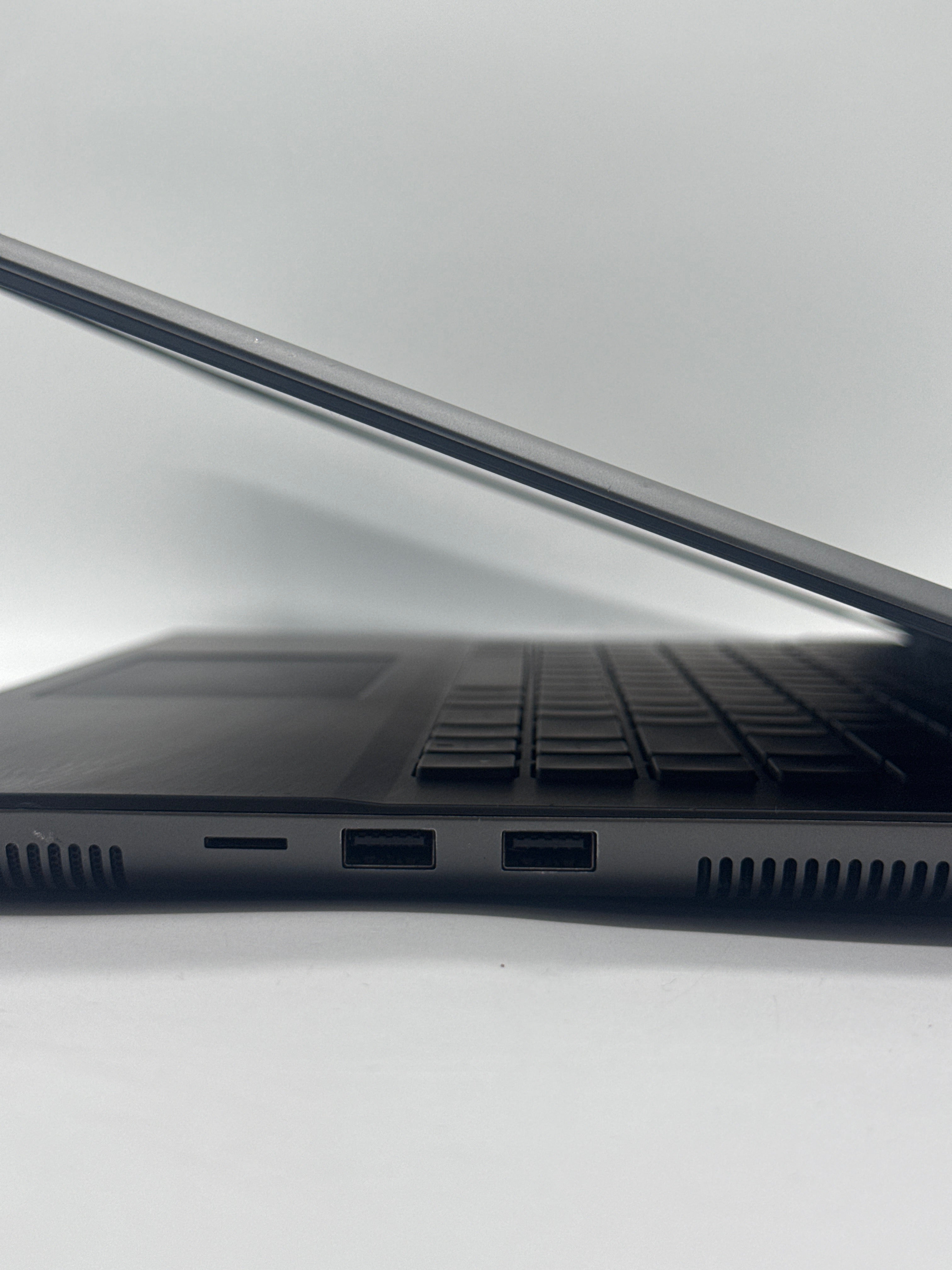 Dell Alienware M16 R2 Ultra 7 155H 16GB RAM 1TB SSD RTX 4070 - For Parts (Read DESC)