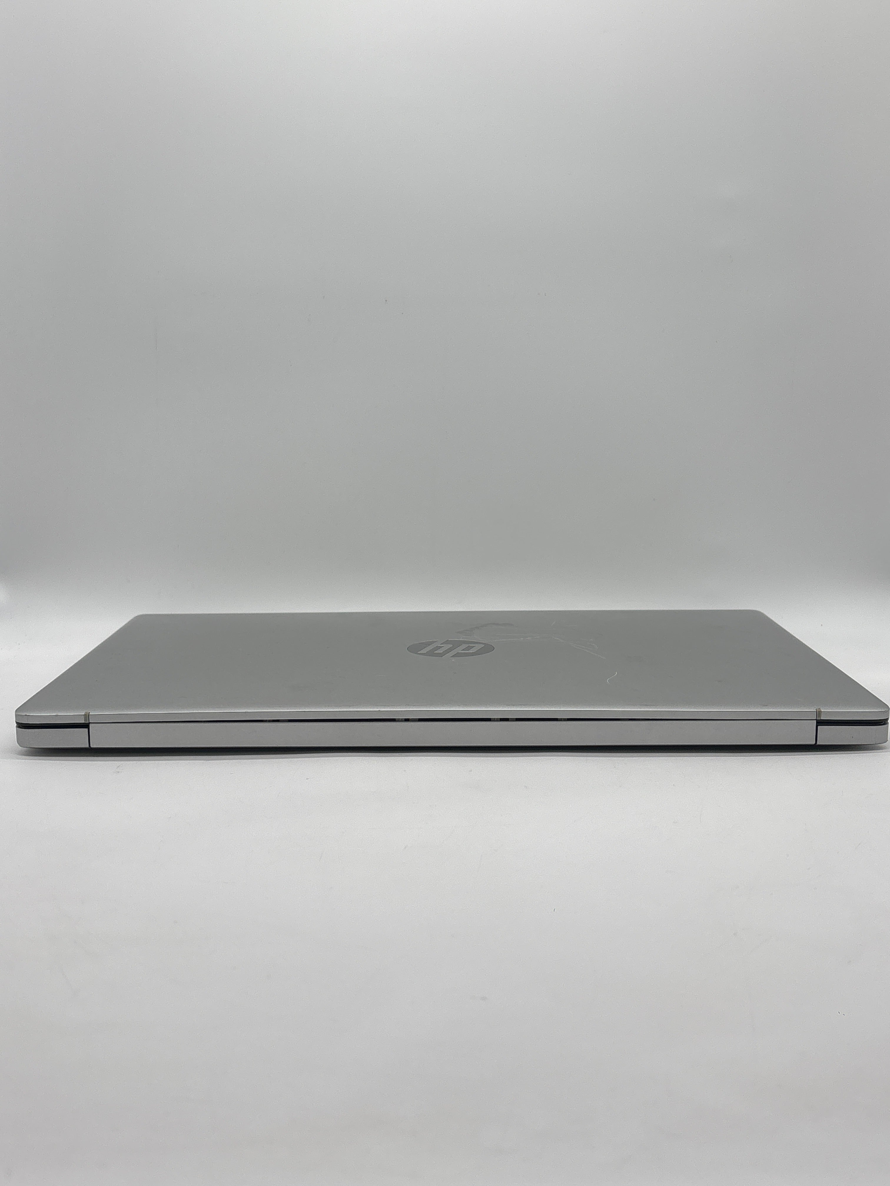 HP 17-cn2083dx i3-1215U 8GB RAM 256 GB SSD