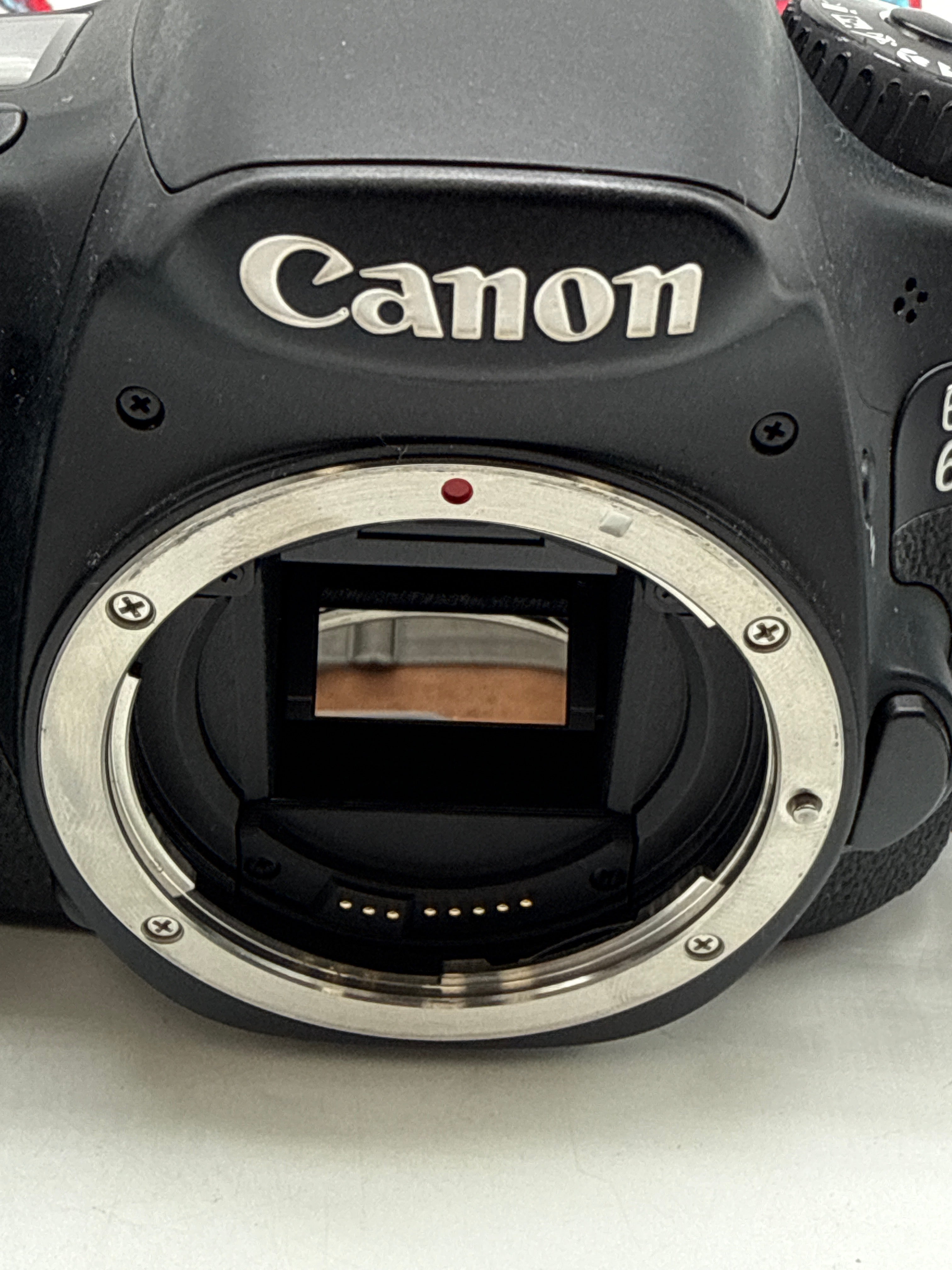 Canon EOS 60D 18.0MP Digital SLR Body and Battery - Used