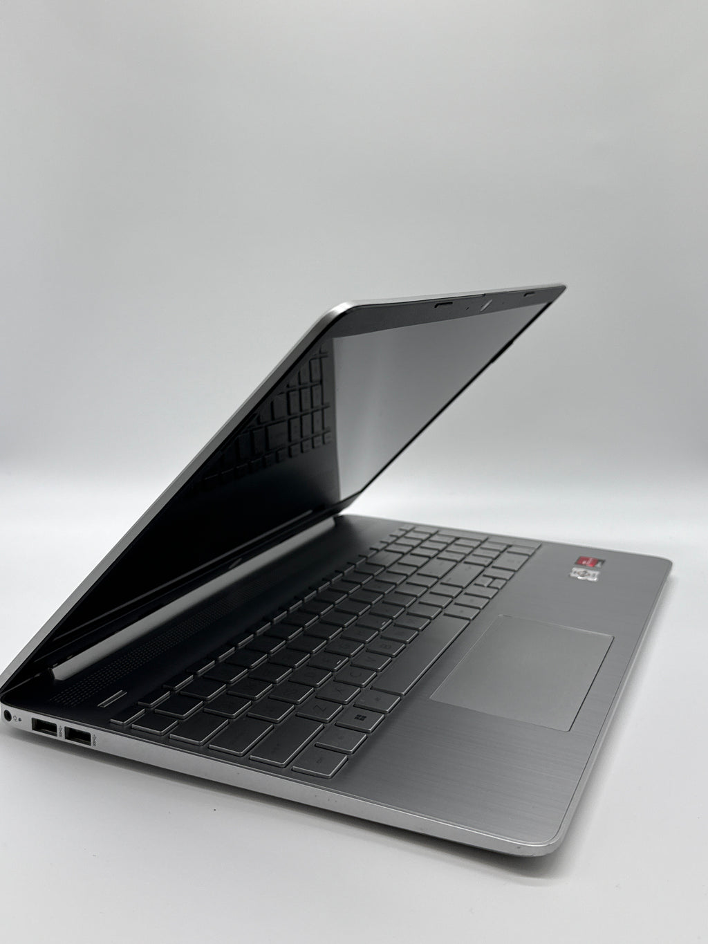 HP 15-ef107wm 15.6 Inch AMD Athlon 16GB RAM 1TB SSD Silver