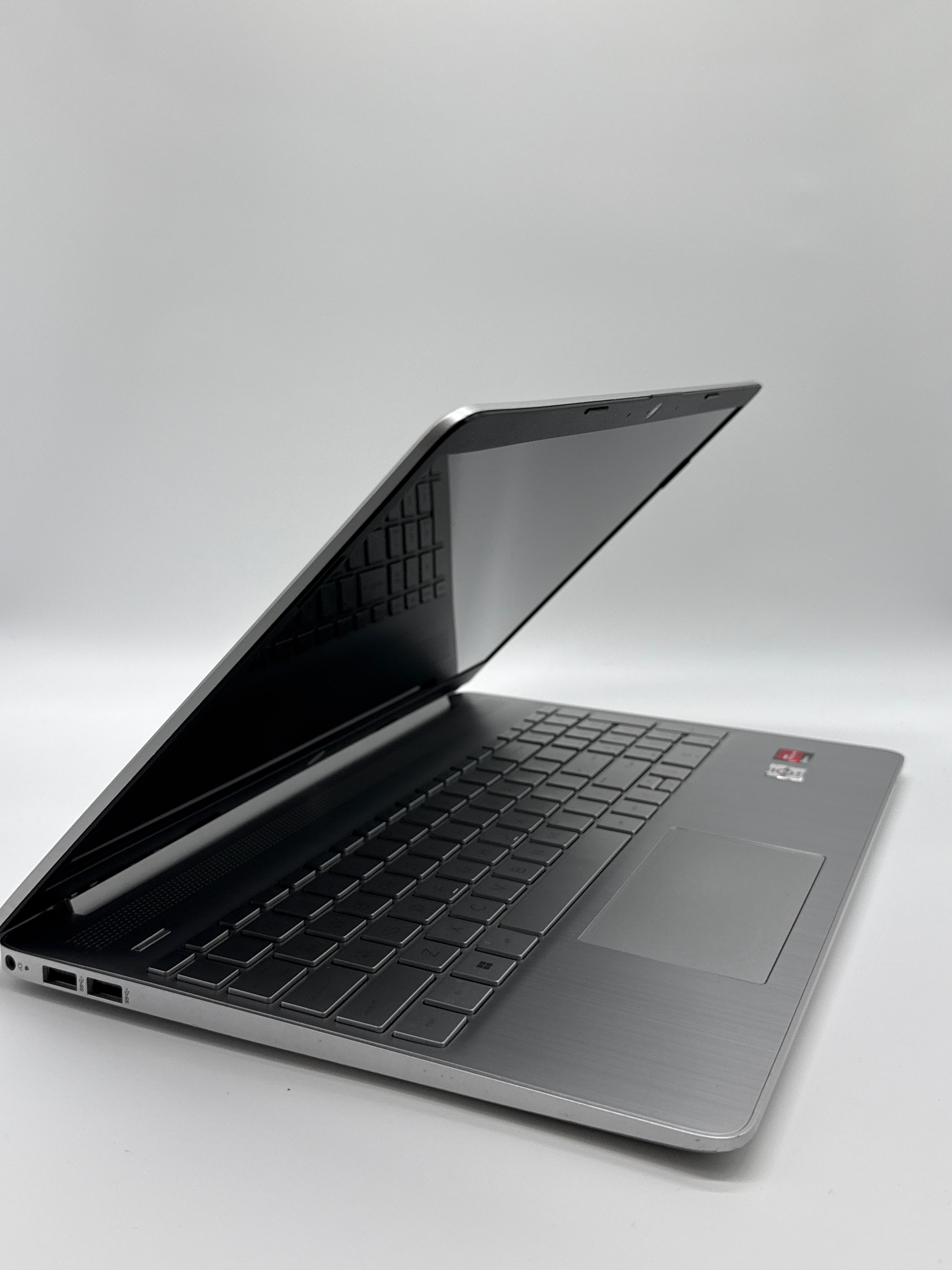 HP 15-ef107wm 15.6 Inch AMD Athlon 16GB RAM 1TB SSD Silver
