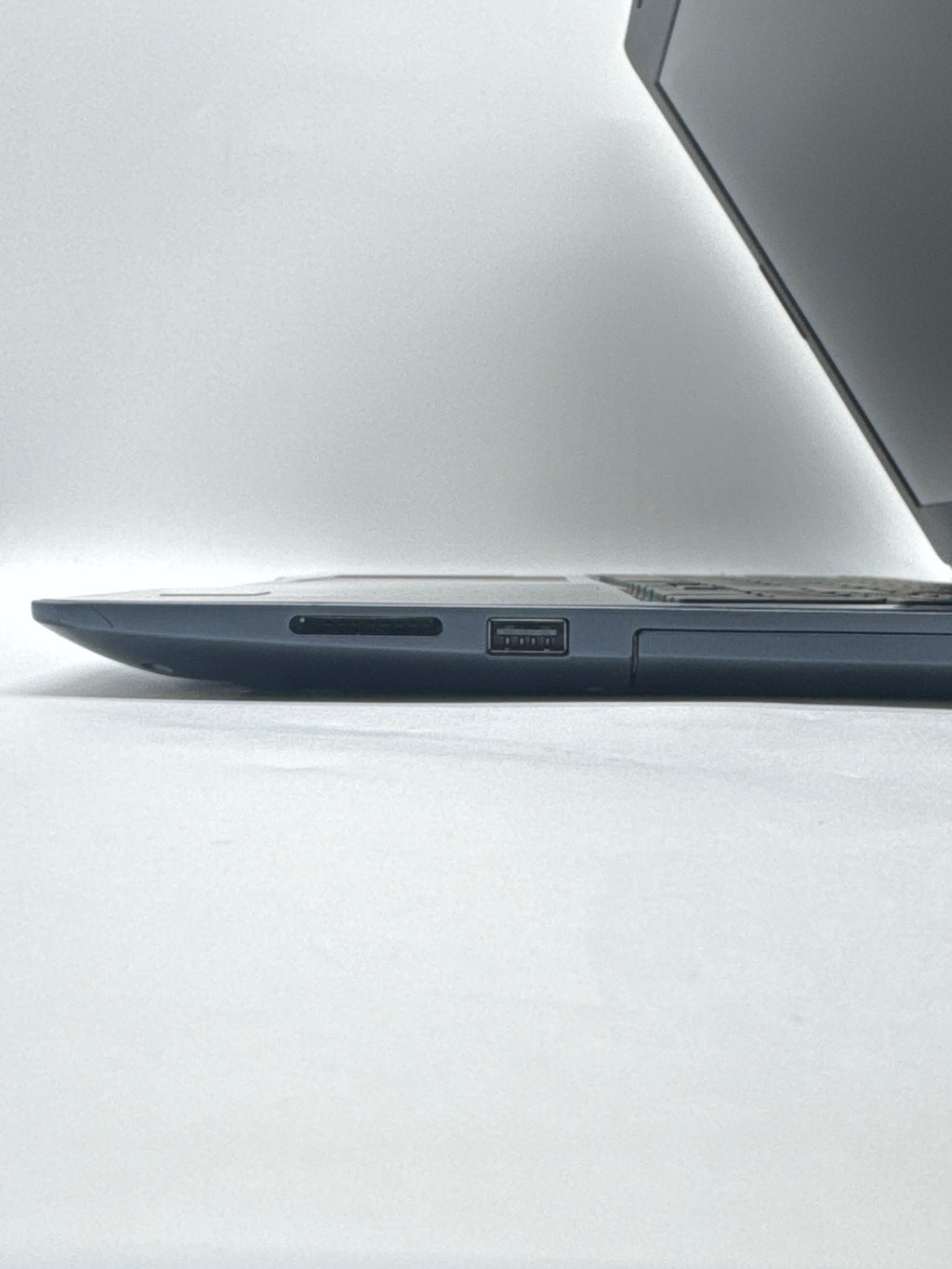 Dell Inspiron 15 5570 i3-8130U 12GB RAM 1TB HDD