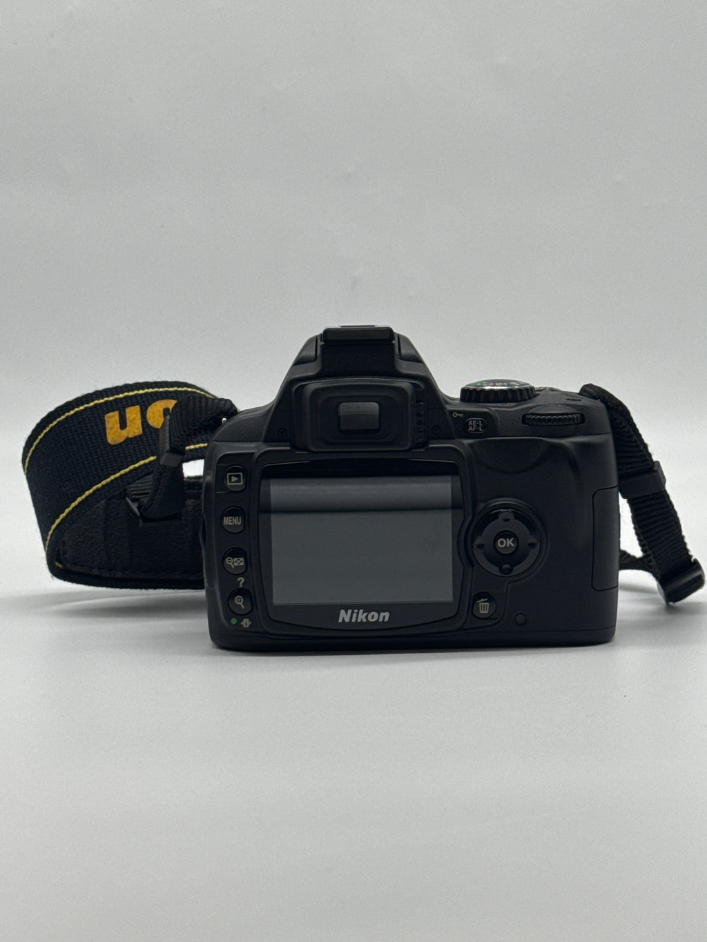 Nikon D40 DSLR Camera w/ Nikkor 18-55mm Lens Black - Used